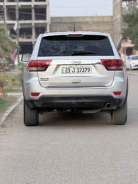 جيب 2011 خليجي  حجم المحرك 6 سلندر 3600 البنيد و وجاملغ مبدل نفس ألون ...