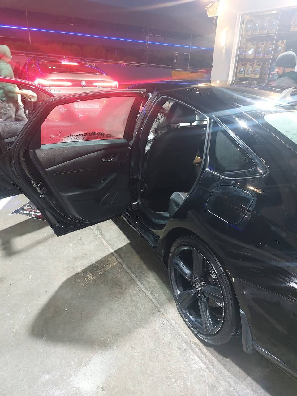 هوندا أكورد هايبرد 2024 – فئة Sport-L
📍 الممشى: 16500 كيلو
⚙️ المحرك: 2.0L هايبرد (Hybrid)

المواصفات:

 • شاشة كبيرة تدعم Apple CarPlay
 • فتحة سقف
 • كاميرا خلفية
 • كراسي أمامية كهرباء مع ذاكرة (Memory)
 • رادار أمامي
 • نظام مانع التصادم
 • محدد مسار
 • تصحيح مسار
 • شفتات على الستيرن
 • مثبت سرعة
 • مانع انزلاق
 • دخول ذكي
 • إنارة ترحيبية
 • هندبريك كهرباء
 • أضواء عدسات زينون
 • Auto Light
 • نور عالي زينون
 • حساسات مطر
 • حساسات دخول الأنفاق
 • حساسات ضغط الإطارات (TPMS)
 • أوامر صوتية
 • 3 أنظمة قيادة (Eco – EV – Sport)
 • تدفئة كراسي
 • نظام النقطة العمياء
 • كراسي جلد
السعر ٢١٠٠٠$
حادثها فقط تحت الدعامية الامامية راديتر وطبلات وويل امامي
السيارة جديدة قطرة صبغ مابيها
ايرباك بردة يمين
📞 للاستفسار ***********
