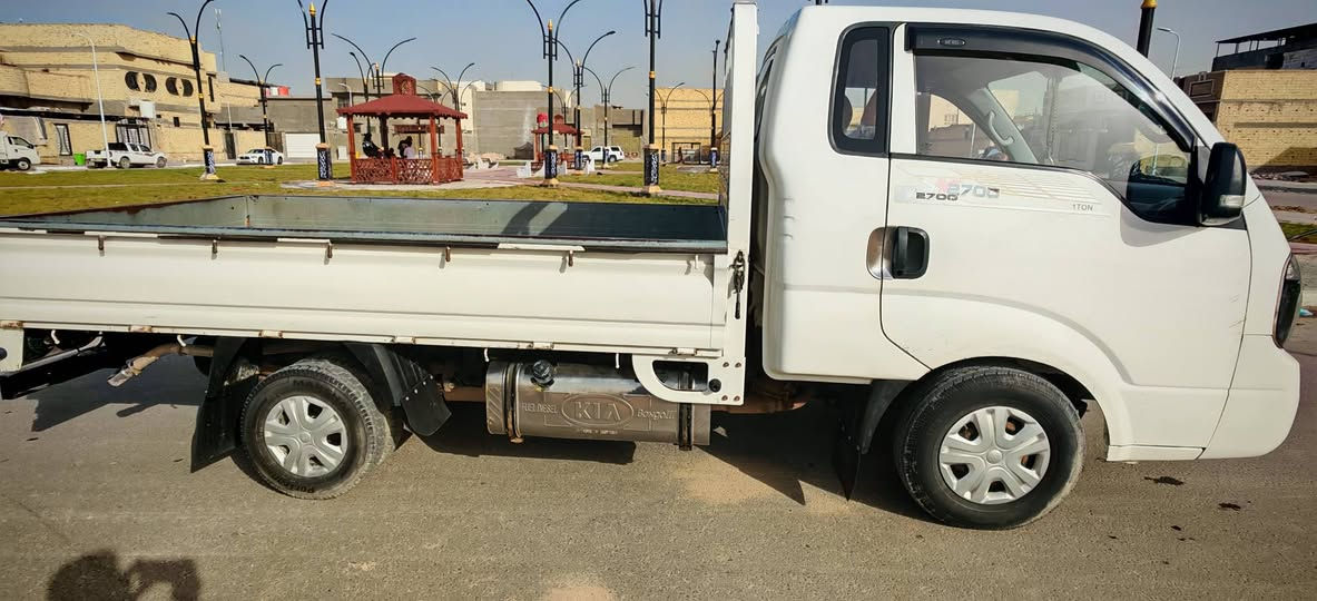 سلام عليكم كيا بنكو مديل 2018 محرك 2700 مكينه كير جديده تبريد تدفىه حداده جديده تخم تاير جديد توني شاده مكفوله من الضربه والعيب الشرعي سياره باسمي توني محولها باسمي قبل سبوع
سعرها 120 
***********
