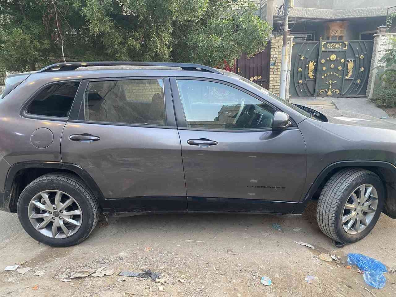 جيب شيروكي 2018 حادث جاملغ خلفي وباب قطعتين صبغ سنوية  جديدة رقم جديد صاعد هزة جديدة فول مواصفات عدة البانوراما سعر 120 بأسمنة السيارة عنواني بغداد الدورة لل استفسار *********** متواجد واتساب
