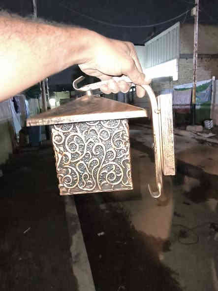 سلام عليكم
اناره ديكور طوبات عدد 6 السعر 4 
ماطور مي نوع ماركوس الاصلي. السعر 60
فانوس جداري عدد 2 سعر 20
مكاني بغداد الحسينيه ***********
