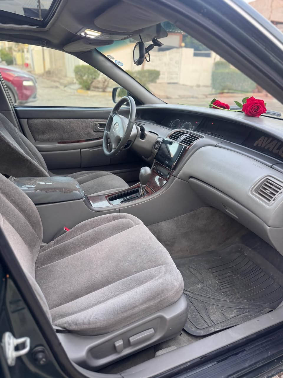 سلام عليكم 
افلون 2002 تحويل اصل بسمي 
1/1 
فقط 3قطع كلير جماليه 
باقيه ع وضعيه الشركه كلش جديده 
محرك بشرط 
تبريد تدفئه بشرط 
سعر 79 وبيها مجال بسيط 
*********** كركوك, العراق
