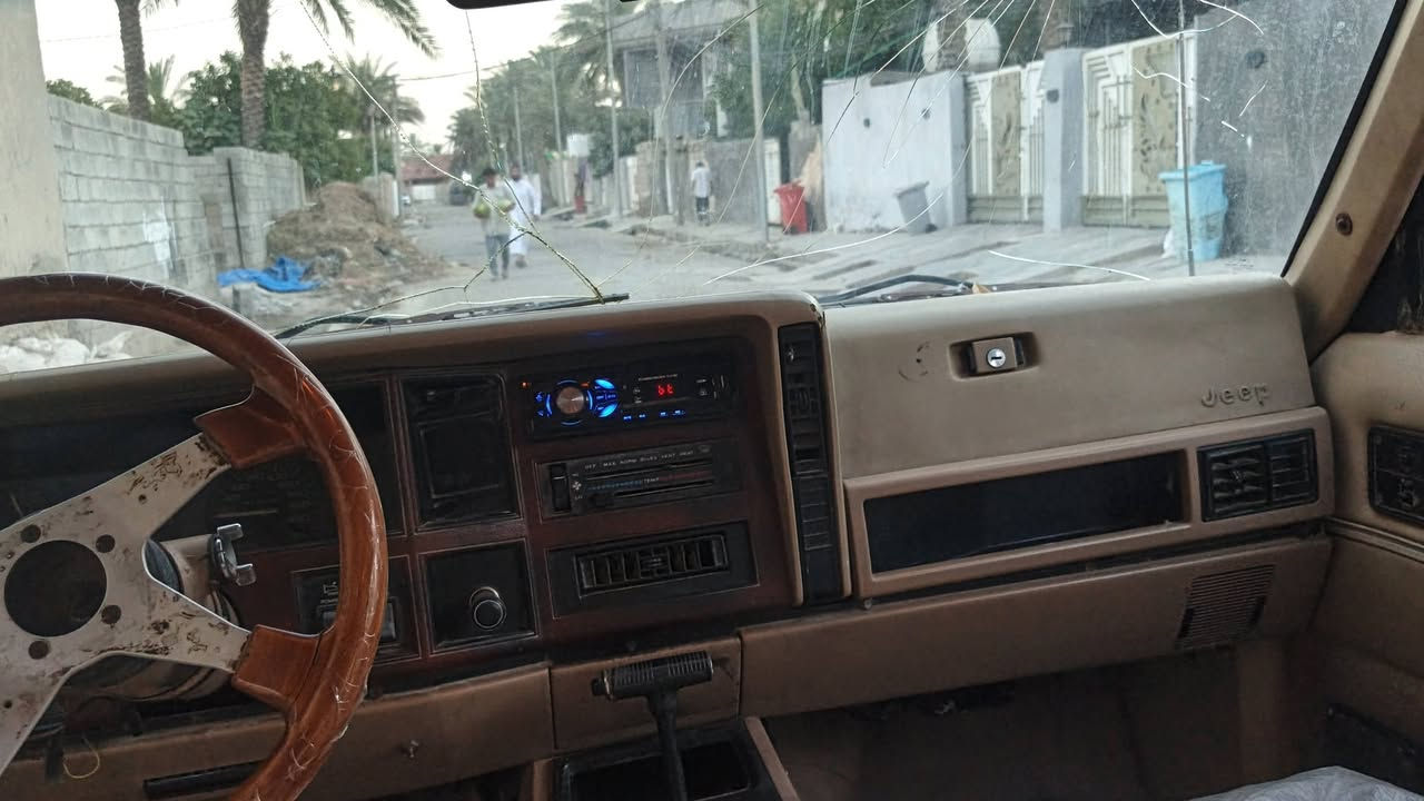 سلام عليكم للبيع واذا اكو مراوس عادي جيب 1990 رقم بغداد دولي كهربائيات شغاله جام كهربائي محرك  6 سلندر بلادي  سياره كله بلاديه  للاستفسار ***********
