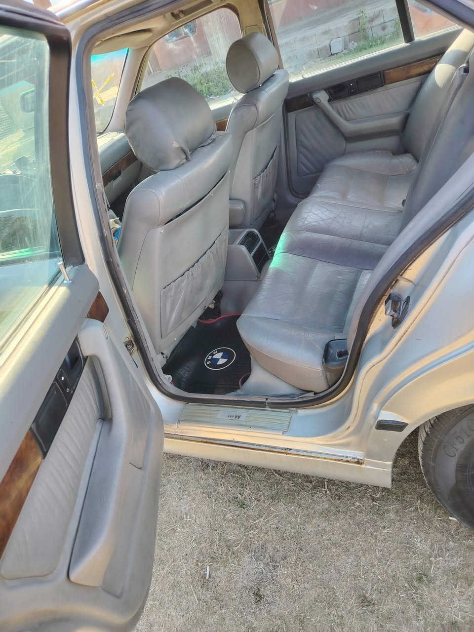 السلام عليكم من رخصة الادمن بي ام 525 مسكر 6سلندر سياره جاهزه مابيها نقص سنويه باسمي رقم انكليزي صلاح الدين تحويل مباشر السياره بدون فتحه سياره حلوه جاهزه مال جناي 68 وبيها مجال مكاني بغداد قرب سجن ابو غريب ***********
