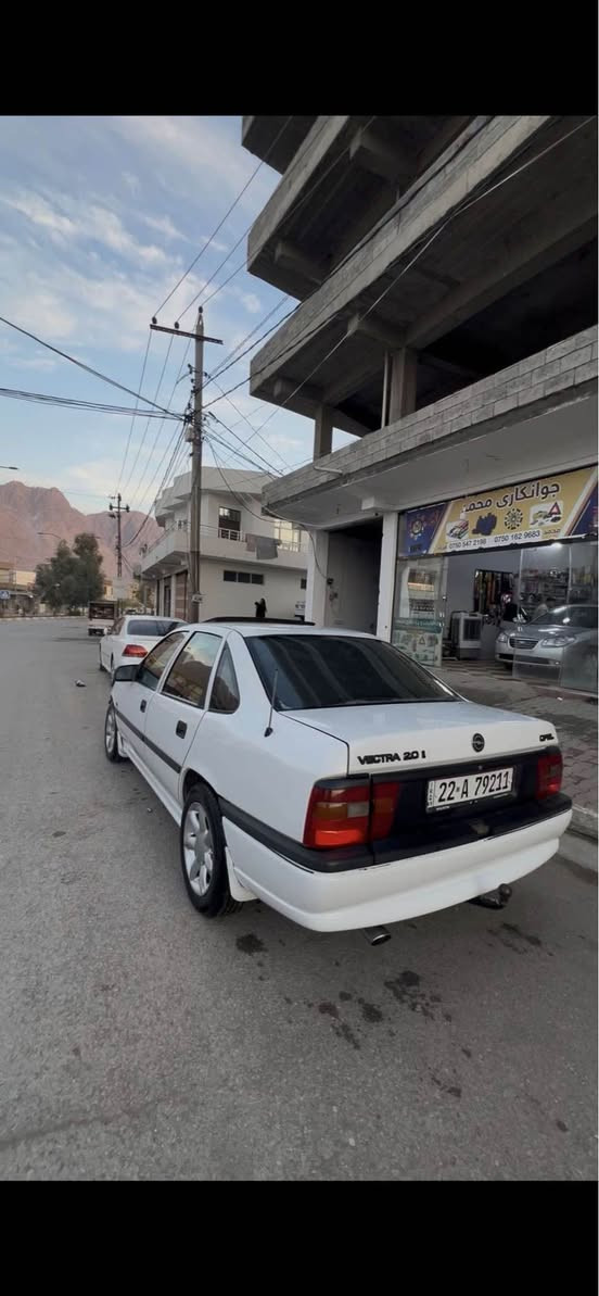 ئۆپڵ مودێل 1995سەیارەکە خاوێنە سەقفی بۆیاخی ئەوروپی هەیە لەگەڵ چەمەلاخەکی  دەناا هیچی کەیی نیە سەیارەکە سڵایدە  95ی بیلادە سحریش ٥٠گەڵاو مەعامەلە ژمارە تەلەفۆن *********** رانية, السليمانية
