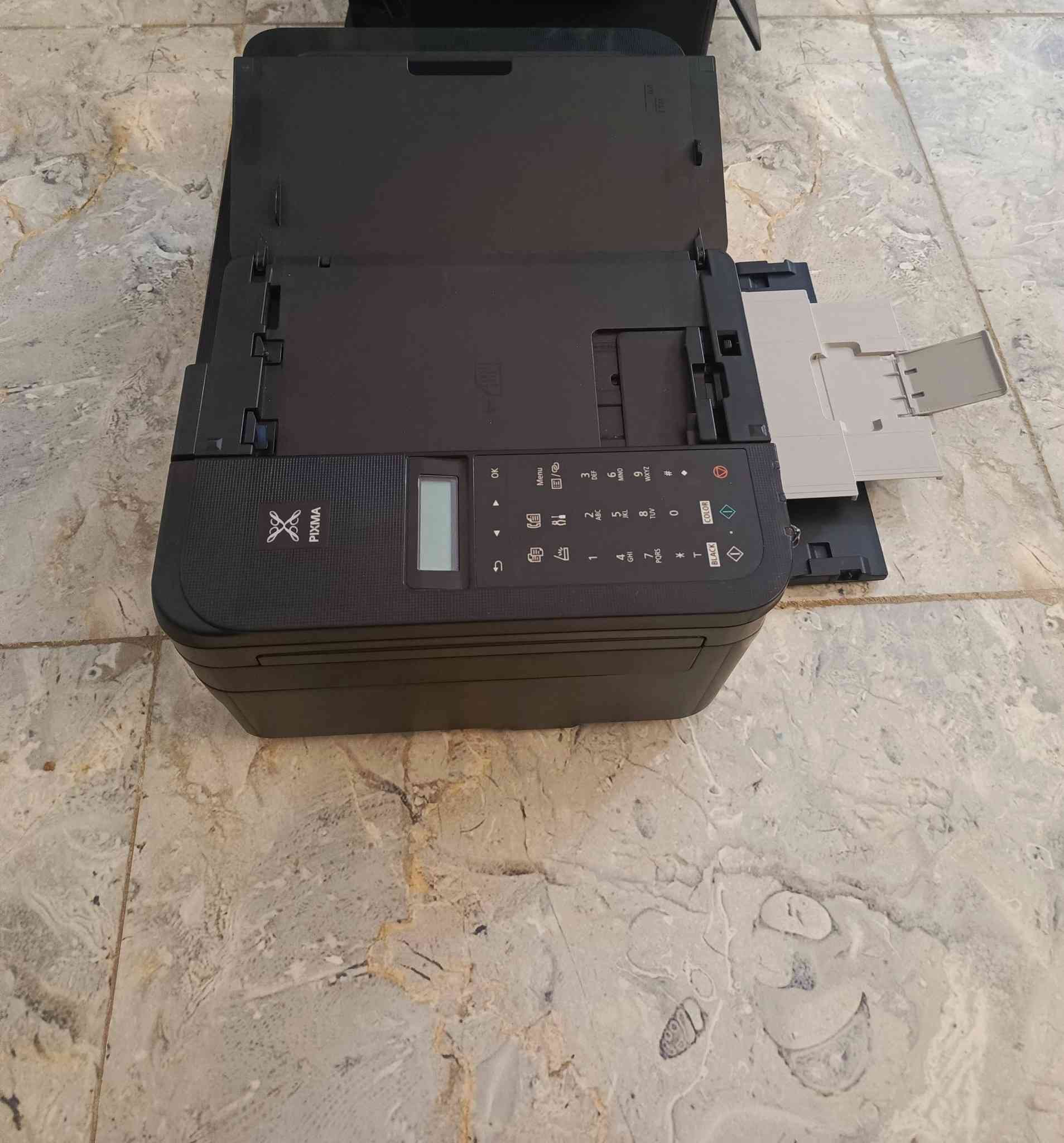 طابعة Canon pixma TR4640 طبع واستساخ وسكنر وجهين جديدة ساحبة 100 ورقة حاليا عاطلة دكمة التشغيل مايعة من الصوبة 
*********** بغداد
