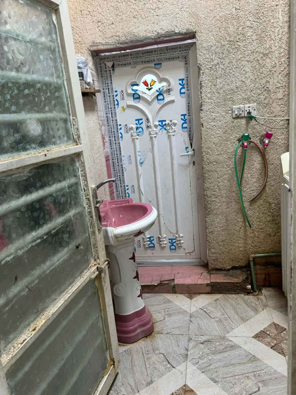 •يا الله 
•دار للبيع طابو صرف
•مساحه'150'
•بناء حديث
•العماره حي العسكري قرب المستوصف والسوق 
•الاستقبال9 متر
•المطبخ 4متر
•الصاله5متر 
•غرفتين 5متر (الوحده) 
•منور وصحيات داخليه
وصحيات خارجيه
•السعر: 140 وبي مجال

للتواصل والاستفسار اتصال 📞 
***********
***********

اخوكم ابو نور الدلال 

ادخل للحساب ناشر ابيوت اي بيت يعجبك راسلني وتدلل 

اعرض عقارك عندنا ودع لنا التسويق
