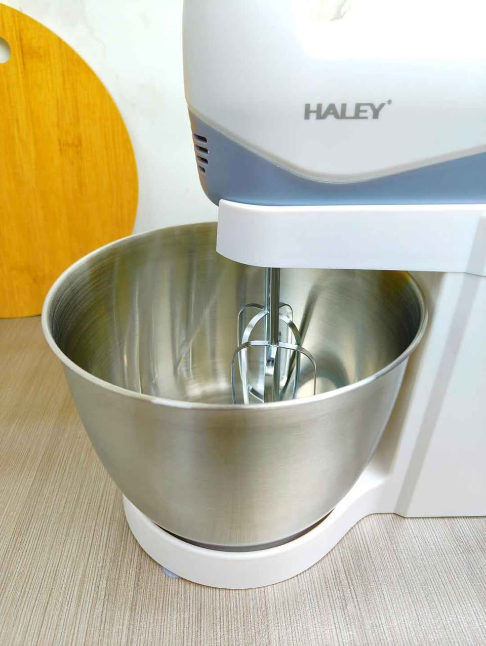 🔴 عجانة 3 لتر من HALEY 🔴
💰 السعر: 48 الف🚚 التوصيل مجاني

━━━━━━━━━━━━━━

✨ المميزات:

🥣 سعة الوعاء 3 لتر مناسبة لتحضير مختلف أنواع العجين.

⚡ قدرة قوية 600 واط لأداء سريع وفعّال.

🍞 مناسبة لعجن جميع أنواع العجين بسهولة.

🎛️ مزودة بـ 5 سرعات مختلفة لتناسب كافة الاستخدامات.

🥄 تأتي مع 4 رؤوس للخفق والعجن متعددة الاستخدامات.

🛡️ مصنوعة من الفولاذ المقاوم للصدأ لمتانة وعمر أطول.

✨ وعاء ستانلس ستيل عملي وسهل التنظيف.

━━━━━━━━━━━━━━

📦 المواصفات:

🏷️ الماركة: HALEY

⚡ القدرة: 600 واط

🥣 سعة الوعاء: 3 لتر

🎛️ عدد السرعات: 5 سرعات

🥄 عدد الرؤوس: 4 رؤوس للخفق والعجن

🛡️ الخامة: فولاذ مقاوم للصدأ

━━━━━━━━━━━━━━

#عجانة_كهربائية #عجانة_هايلي #خلاط_عجين #عجن_العجين #ادوات_المطبخ بغداد, العراق


**إذا كنت صاحب هذا الإعلان وتريد حذفه لأي سبب، رجاءا أرسل رسالة إلى الدعم الفني**