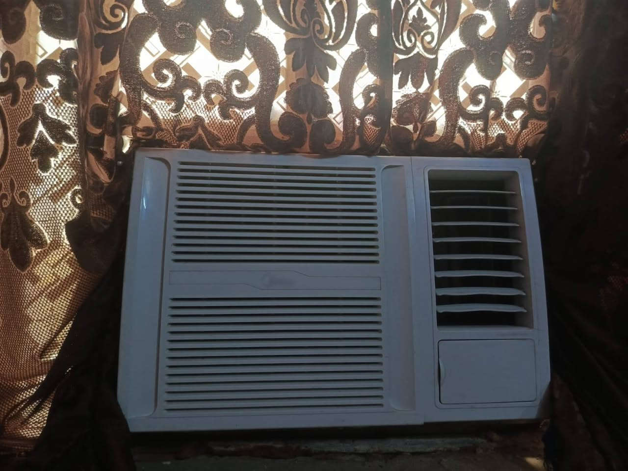 السلام عليكم مكيف نضيف استعمال قليل نوع ميديه لسعر خاص ***********
