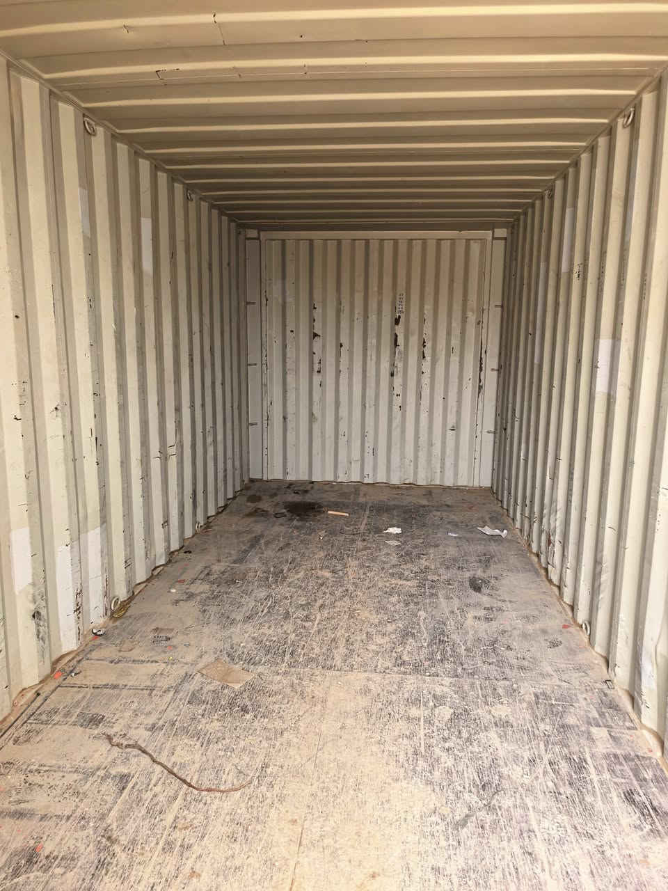 ياالله يارزاق 🧿🧿🧿 متوفر حاويات طول ٦ متر بلادية بنظافة ممتازة جدآ عنوانا النجف الاشرف الاستفسار ع الاتصال *********** 🧿🧿🧿
