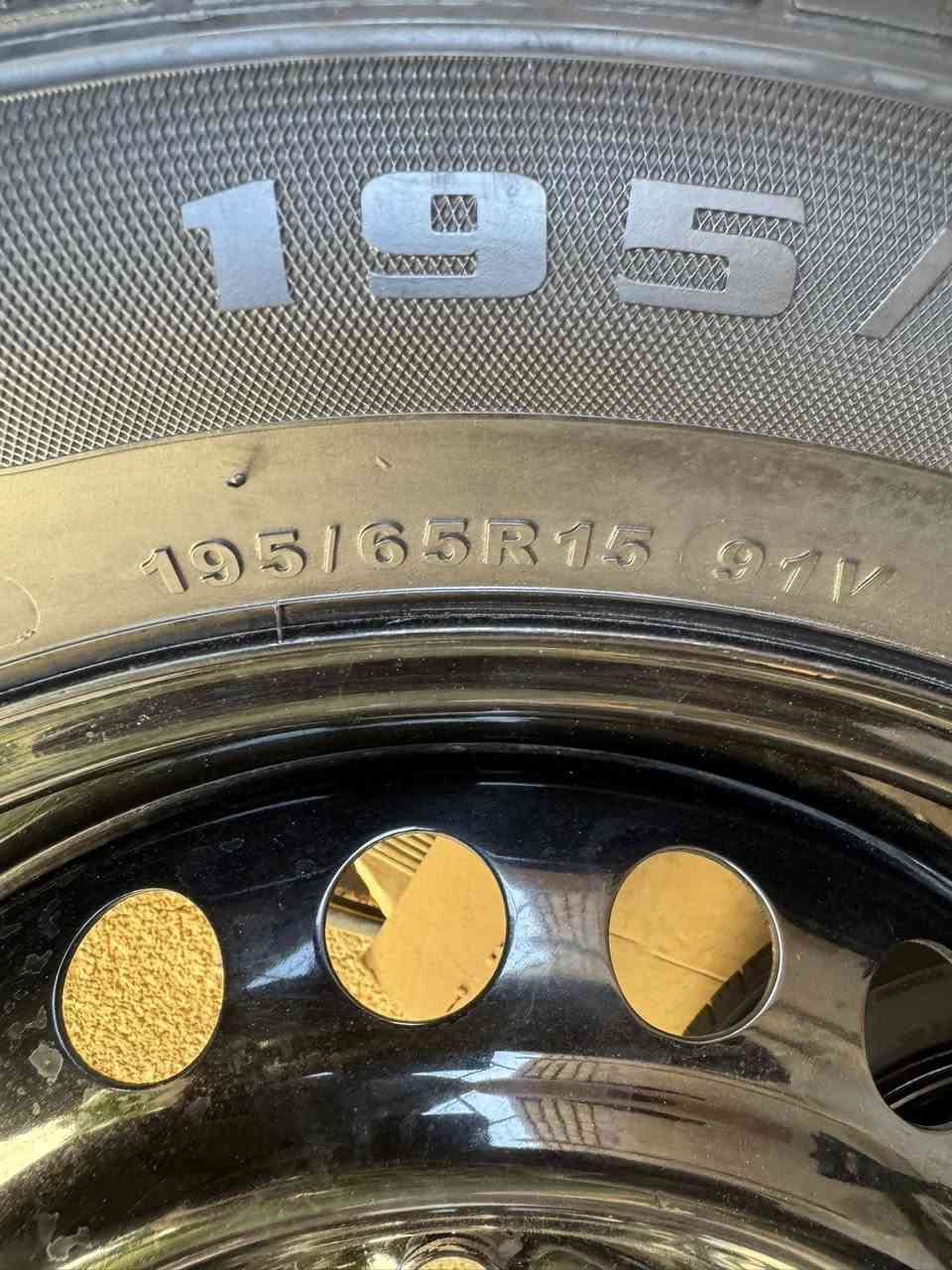 السلام عليكم ويل حجم 15 تايرات شوف العين واحد بيهن بيه فتيله مكاني ناصريه السعر 300 وبيهن مجال للشراي مشدودات على النترا 23    ***********
