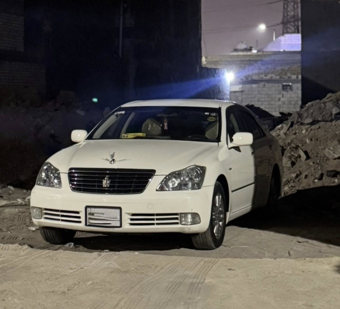 سلام عليكم شاهينه أدوات أدوات 
3دكم داخل عسلي 
سياره جديده 
ماشيه16الف 
برده خلفيه 
بعد هواي مواصفات 
عنوانه البصره 
بس رقام 
تلفون ***********
