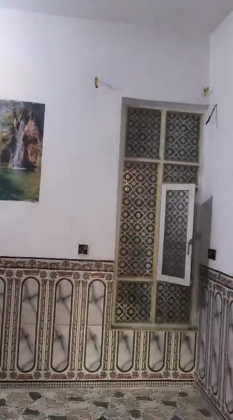 بيت المساحه ١٠٠ متر طابقين معزولات التحرير خلف الحسينيه تفاصيل ***********
