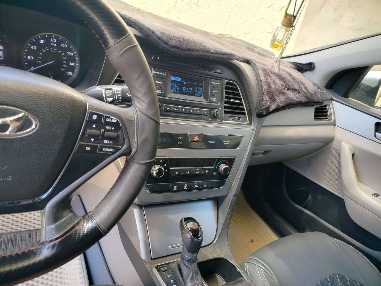 السلام عليكم
للبيع فقط
سوناتا امريكي جي دي اي محرك 2400 رقم انكليزي سنويه لل2030 حادثها جاملغ وبنيد بدون دواخل السيارة مصبوغة حزام السيارة جاهزة محرك كير تبريد ثلج السعر 95 وبيه مجال بسيط مكان السياره حله التواصل ***********
