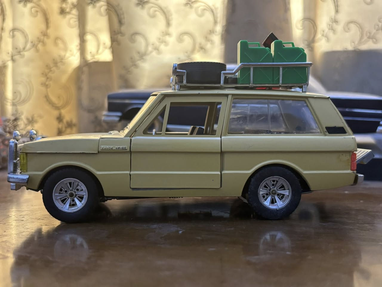 Range Rover 1975

من سيارات الشارع العراقي ، تم استخدامها في الانضباط العسكري من السبعينات إلى التسعينات 

صنع في إيطاليا 🇮🇹 من شركة Burago
حجم 1:24

السعر 43 الف 

للحجز على الخاص او على الرقم ***********
