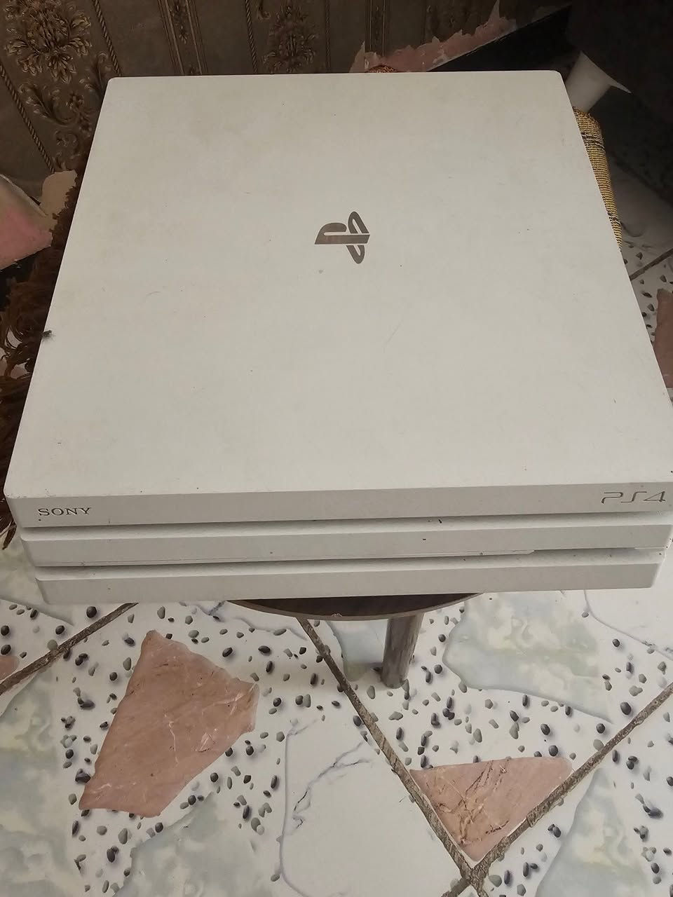 سلام عليكم بلي فور برو للبيع ذاكره واحد تيرا نظام 13.50 ويا ٤ اقراص جوستك تعبانه السعر ٢٩٠ الف 
*********** مكاني بغداد
