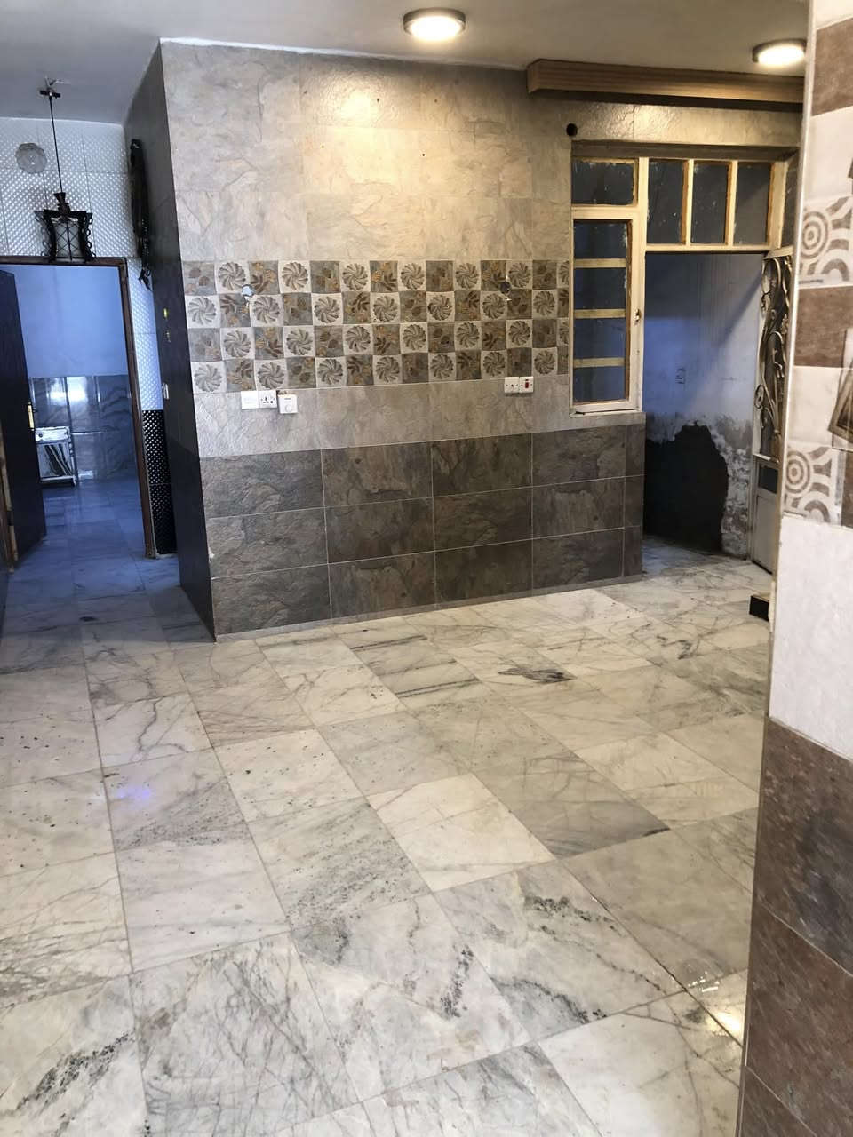 بيت للايجار في منطقه المعالف قرب جامع البستاني  البيت غرفتين وصاله صحيات عدد 2 للاستفتسار ***********
