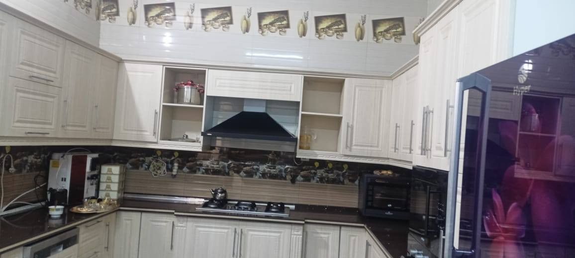 سلام عليكم من رخصت ابو الكروب بيت اللبيع طابو زراعي سند ٢٥ مساحة ٢٠٠م كونكريت مسلح يتكون من غرفتين نوم وصالة واستقبال ومطبخ وصحيات داخلية وخارجية العنوان طريق السنية الاتصال على الرقم ***********
