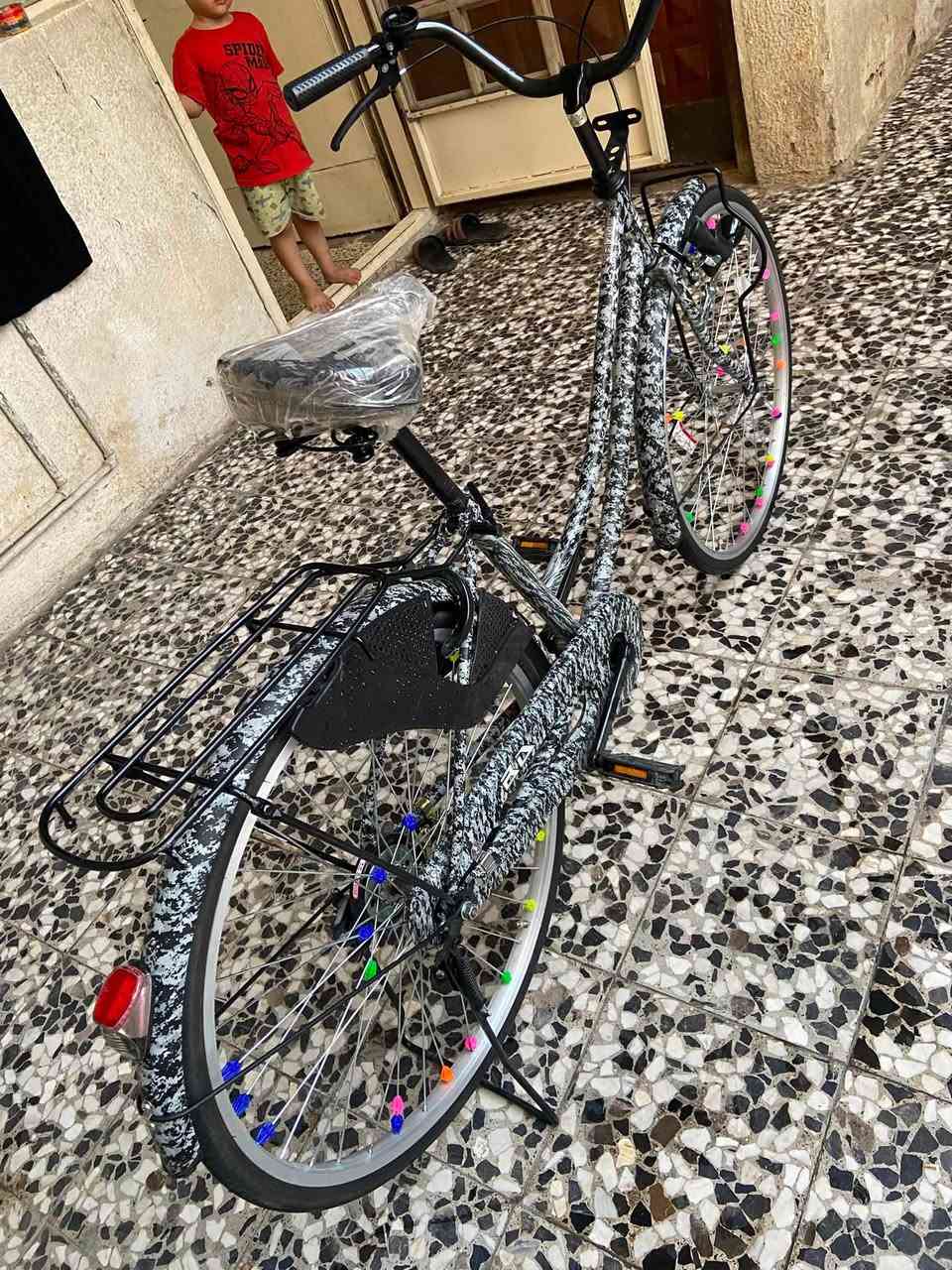 بايسكل بناتي صار 8ايام من اشتريته جديد زيرو حجم 26 كامل مكمل سعره 120وبيه مجال قليل مكاني بغداد الشعب البنوك رقمي ***********

