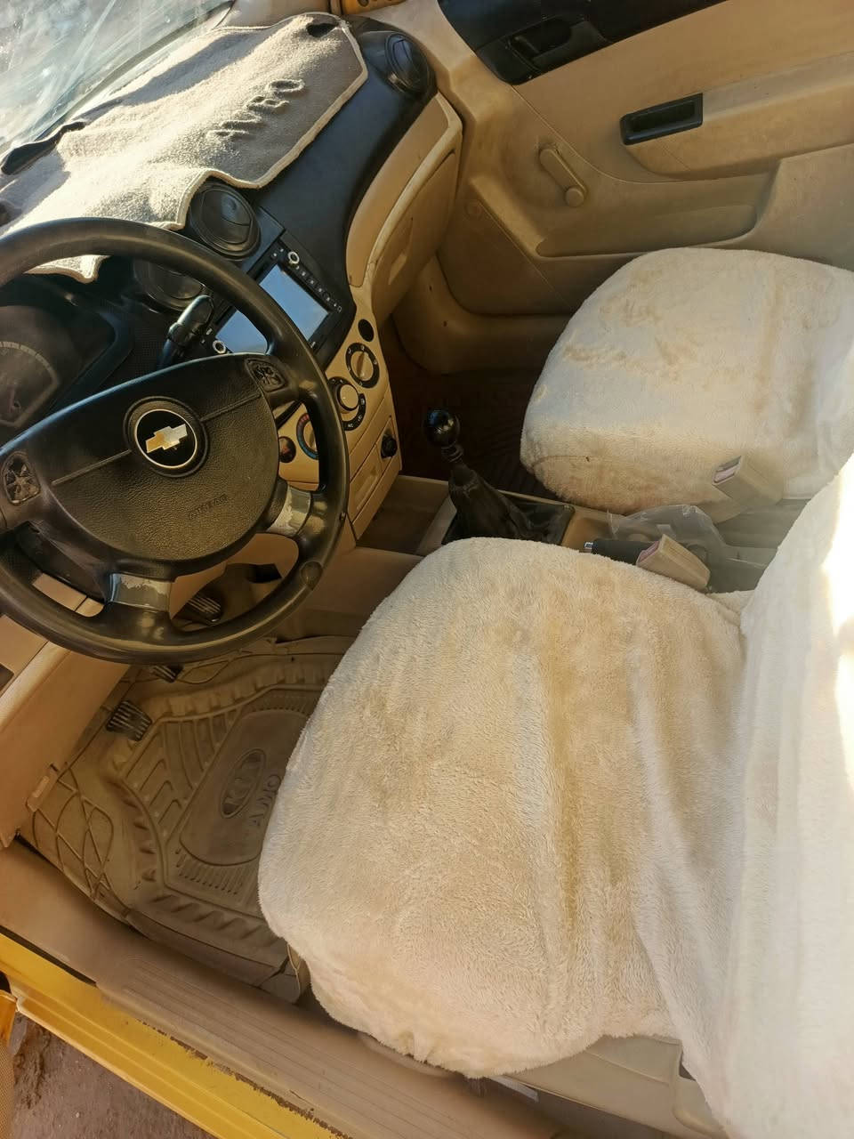 سلام عليكم البيع افيو موديل 2010 خليجي مكينه وكير وحداديه وتخم تاير خير من الله مكينه مفتوح رقم نجف دولي سنويه جديده بسمي تحويل ثاني يوم بيه جاملغ امامي ول باقي كله مكفول *********** مكانه كوفه جسر ام عباسيات السعر 42 وبيه مجال
