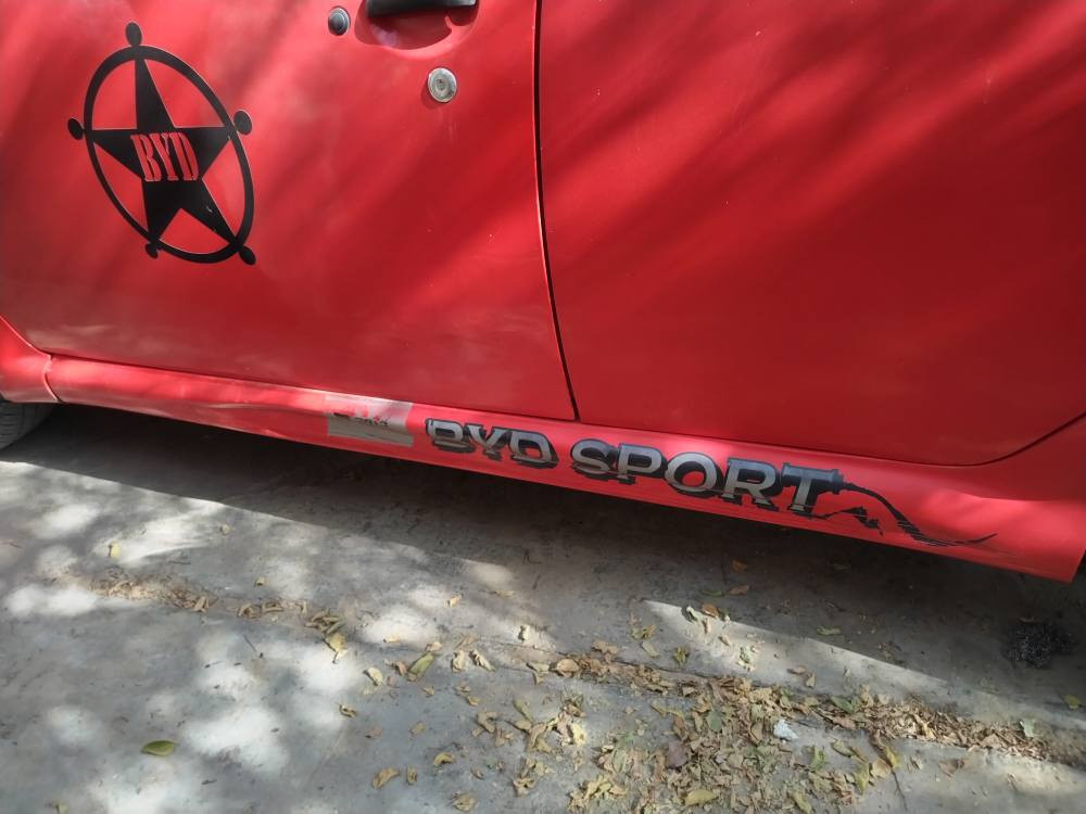 b y d  f0 2013 
 ((كير عااادي )) 
بصمه 
جام كهربائي
شاشه اندرويد +بلوتوث+ wifi
4 بوب 
تبريد ثلج 
3 سلندر محرك 1000 اقتصاديه جدا
تخم تاير جديد كوري
صدر جديد 
بطاريه جديده 
مانع انزلاق
سماعات مضخم جديده 
سبايدر +بلوجكترات جبليه
اناره خلفيه 
رقم الماني
غراضهه متوفره ورخيصه وموعطلات لذلك باقي عليهه من 2015 بس ردت اجدد مواكثر وقليل اطلع بيهه
الظرر بالدعاميات والتريشه بيهه طعجه وشخط جوه البابين واعتقد بيهه كازكيت 
السعر35 ورقه وبيهه مجال
المكان بغداد -الدوره 
الرقم *********** بغداد, العراق
