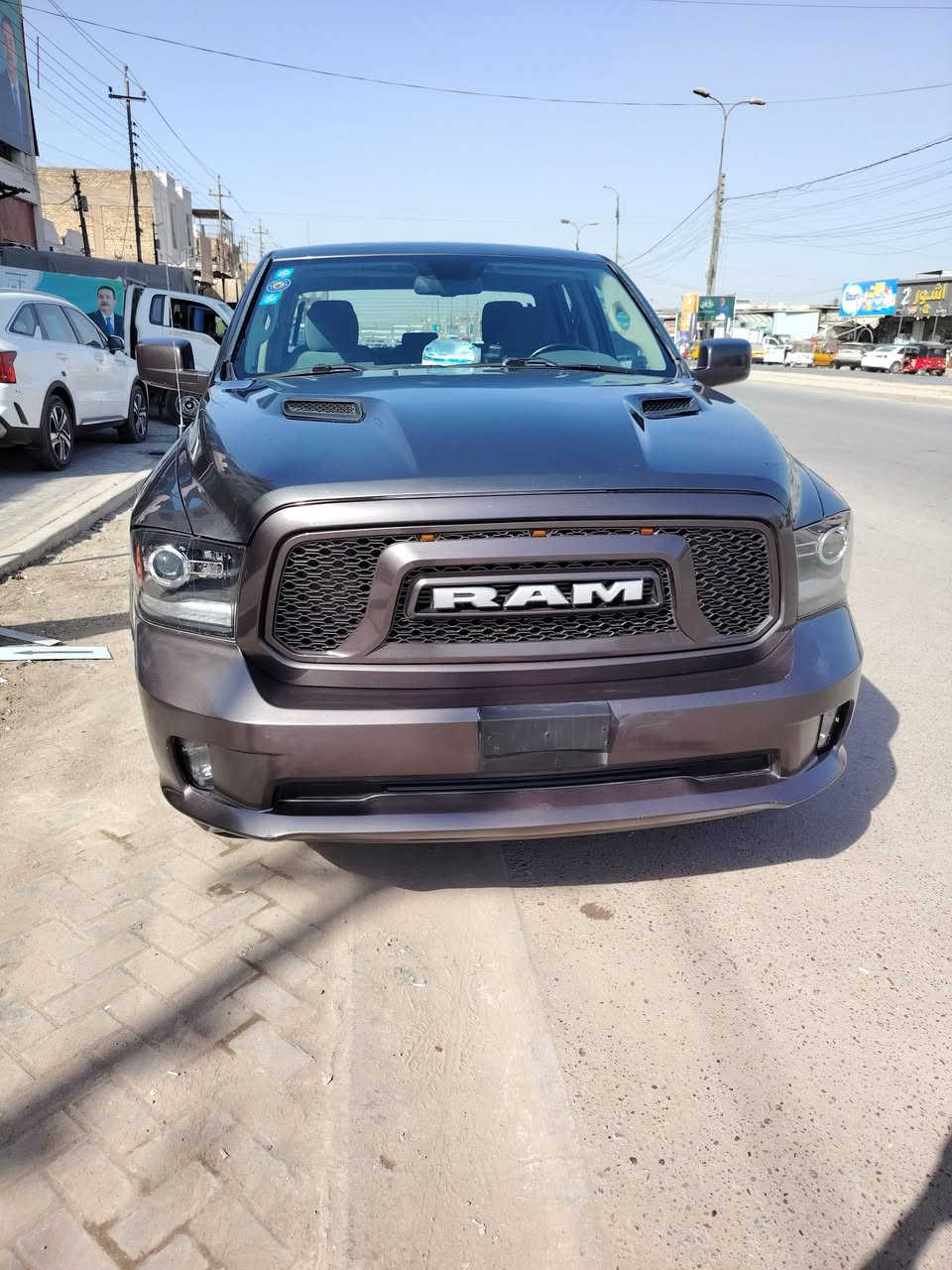 السلام عليكم
دوج رام فئه كلاسك مديل 17 محدث بجم 22
بدي طويل باب قصير 
رقم بغداد نكليزي باسمي رقم مميز 
محرك 6 سلندر  3600
حادث 3 قطع 
مواصفات الكلاسك معروفه 
سياره خير من الله نضيفه 
السعر 162 بي مجال قليل 
مكان السياره بغداد الدوره 
***********
