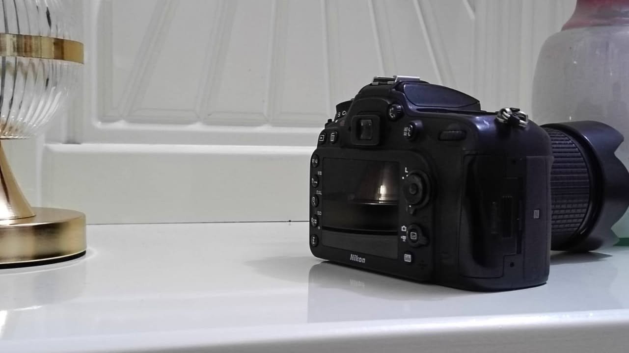 السلام عليكم
كاميرة نيكون D7200
نضيفه جدا 
ملحقتها 
شاحنه +كيبل نقل صور 
حقيبه عسكرية  
السعر 700الف 
***********
