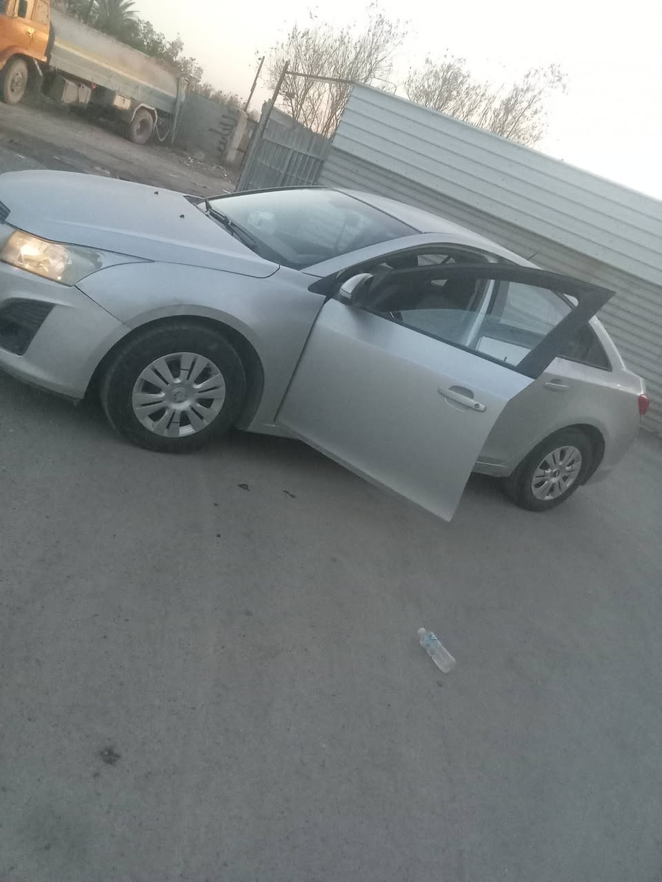 السلام عليكم
شوفر كروز 2015 LS
محرك 1800 
كير اوتو + عادي 6نمر 
تدفئه تبريد شغال  

السياره كلش حلوه 

بيها جاملغ الخلفي الايسر بي صبغ 

العنوان /بغداد /البياع 

***********
