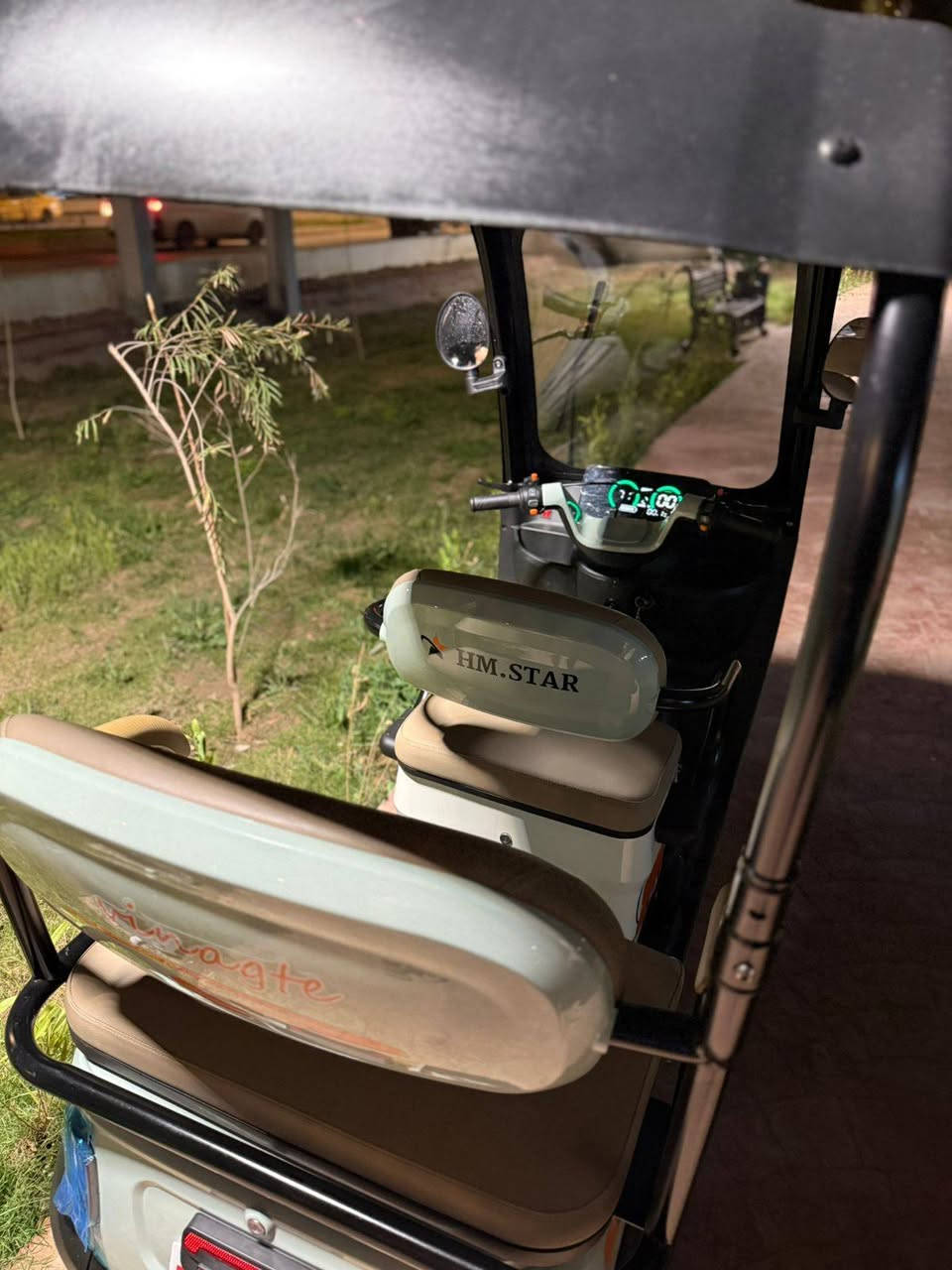 تكتك ثلالث عجلات لكبار السن والمعوقين للبيع
مواصفات
6 باتري كبير
ملف 1200w
سرعته تصل الى 50 كيلو بلساعه
تمشيك 60 كيلو بلشحنه الوحده 
تحتوي على ثلالث بريكات
شاشه ايباد كبير لاقراءة الاعطال
منظومه سماعات بلوتوث داخليه
تحتوي على هاند بريك
تحتوي على مايحات للزجاج
اشاير يمين يسار
نظام بارك
نظام الرجوع الى الخلف 
نظام 3 سرع
نظام قفل بريك
العنوان بغداد شارع فلسطين
للاستفسار ***********
ويوجود توصيل الى جميع محافضات بغداد
