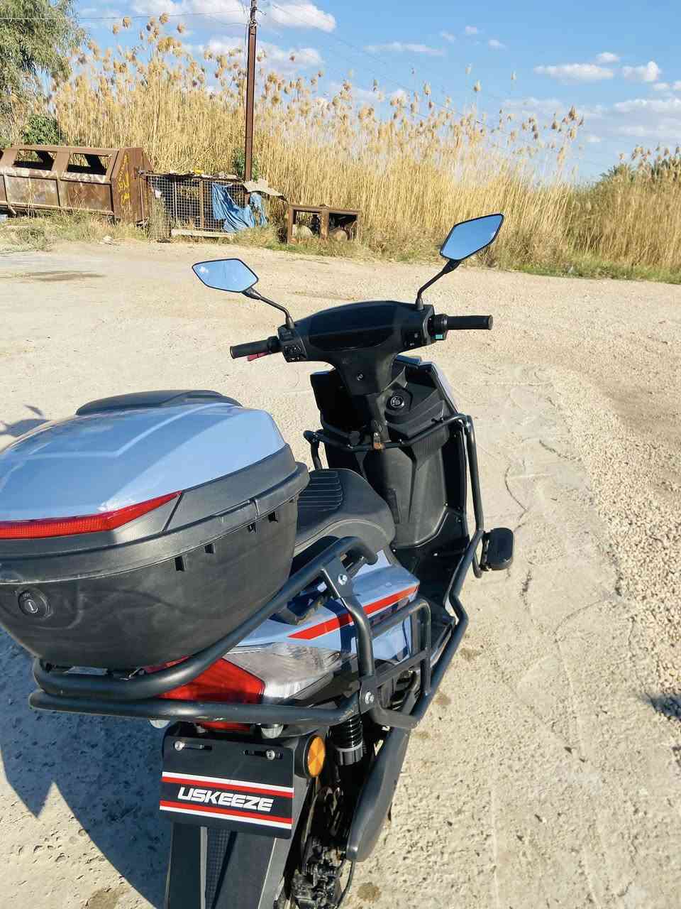 شحن 6 بطاريات اسمه الشبح موديل 25   تشغيل عن بعد لايتات زنون عالي وناصي وسكن تاير حجم ١٢ المرغوب لون مميز مثبت سرعه موطور نظيف بطارياته يقرن عشره ونص  من. ١٢ يعني بعدهن  جديدات   

 قافله قفل 660
***********
