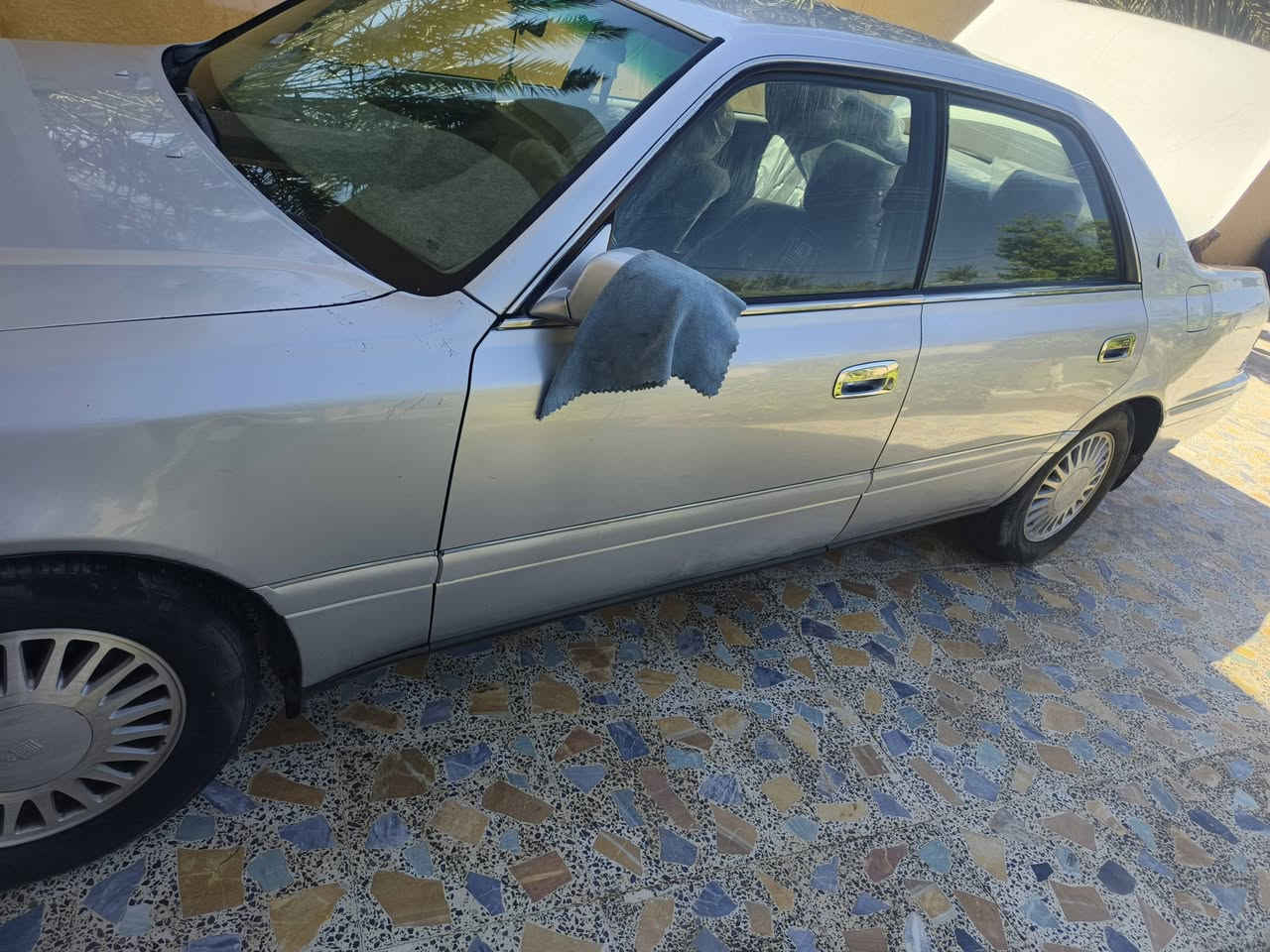 رأس الثور ٩٨ رقم نكليزي أنبار للبيع فلات لون سلفر مكفولة من الكص ادامه شامله للبيع السعر ٩٠ 
***********
