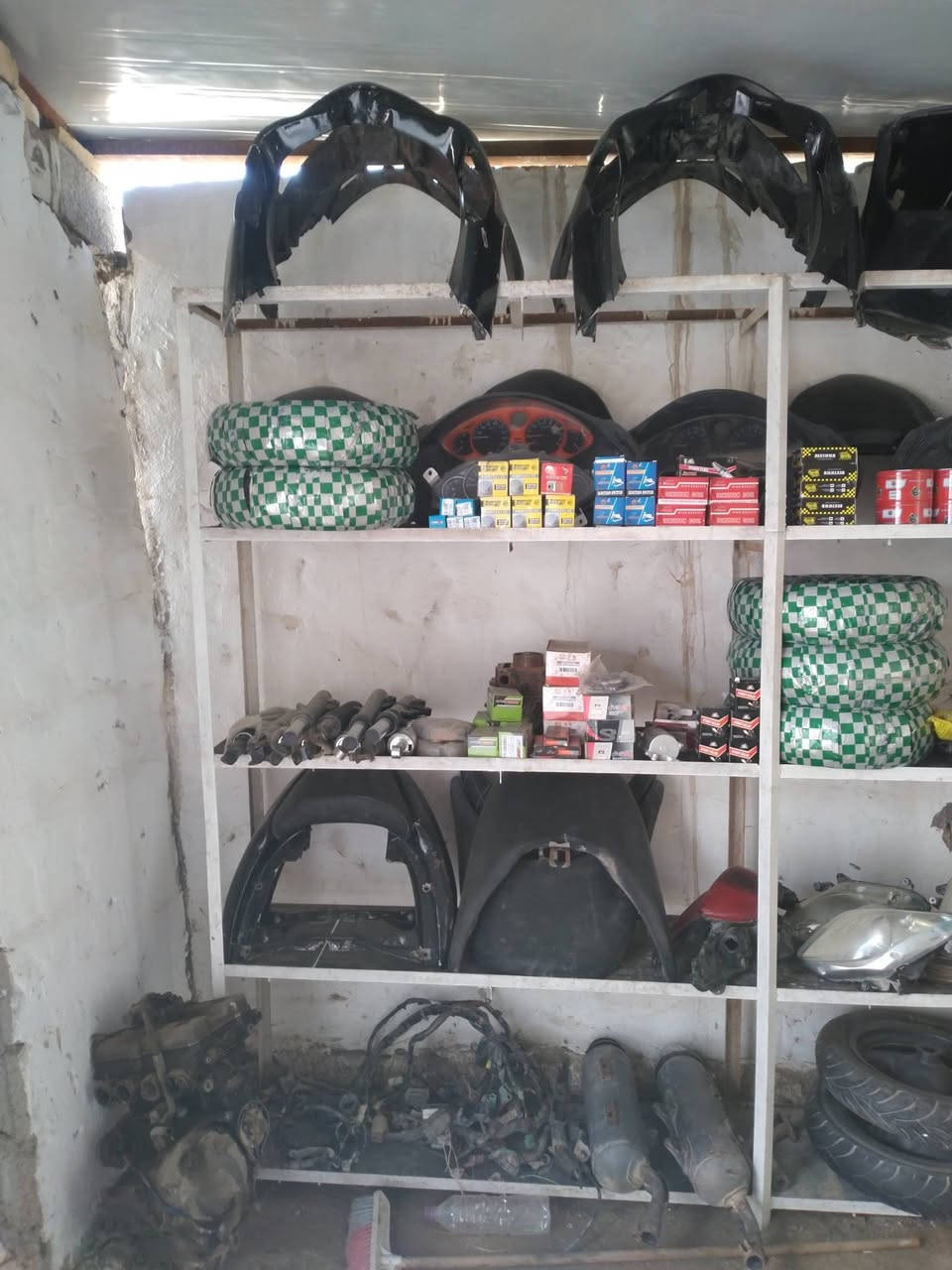 السلام عليكم متوفر قطع غيار فورزه 08 العنوان كربلاء طويريج واتساب *********** توصيل ماكو
