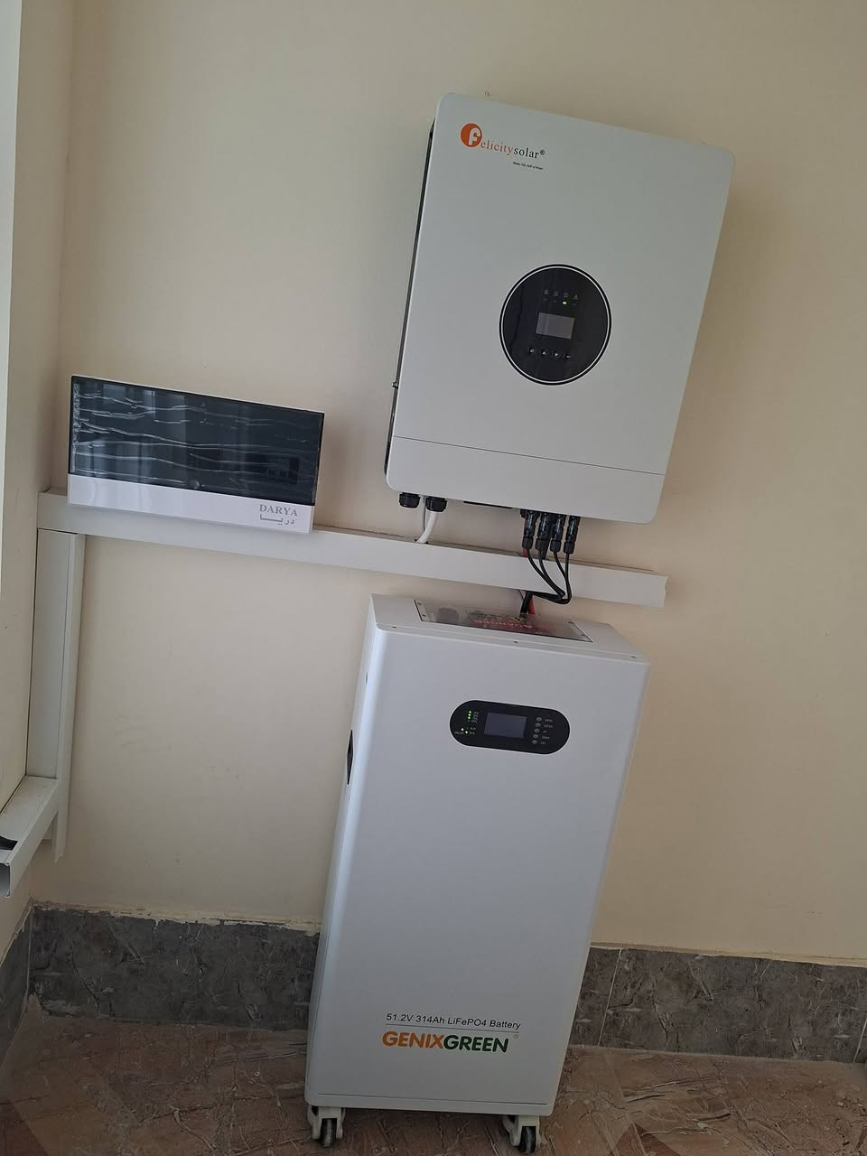 عملنا اليوف في تكريت قضاء #العلم
مبارك لبيت الدكتور عبدالحميد السبهان واخيه الاستاذ محمد .
نفذ #مركز_دجلة_للطاقة_الشمسية 
منظومتان بقدرة ٢٥ امبير نهار و١٥ ليلا 
المكونات//
انفيرتر فيليستي ٨ كيلو واط
بطارية جينكس كرين ١٦ كيلو واط
الواح لونجي ٦١٥ واط
باقي الملحقات والحمايات.
عنواننا//
صلاح الدين تكريت القادسية الشارع العام 
الانبار الرمادي شارع ٦٠
للاستفسار//
***********
***********
