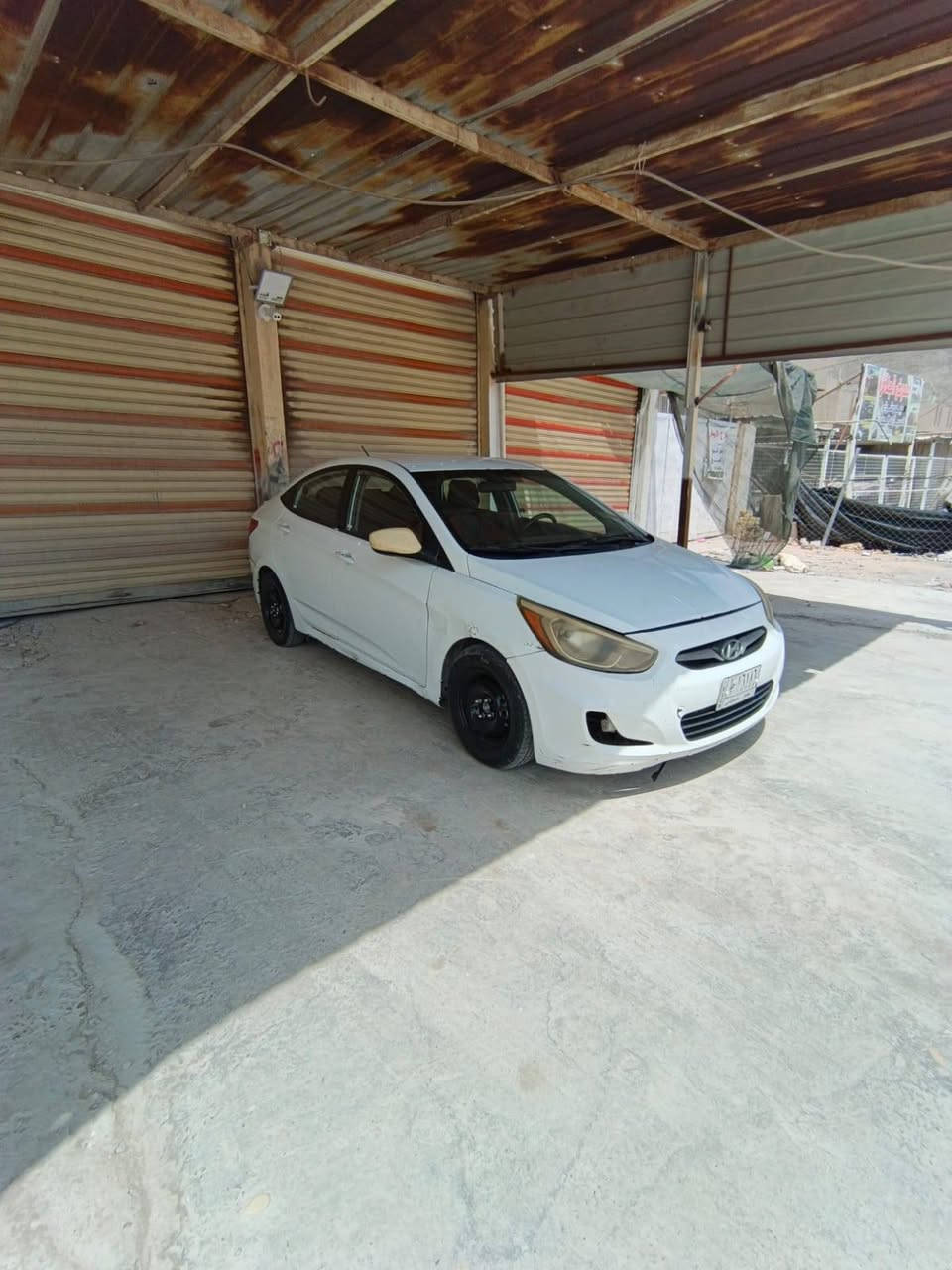 السلام عليكم.
اكسنت 2015 وارد امريكي
محرك 1600cc gdi
ماشيه 130 
سياره جاهزه محرك كير حداديه تخم تاير الف دينار مذب عليهن فقط دعامياتها تعبانات
بيها صبغ جاملغ وبنيد وجاملغ خلفي
بيها تصليح بلغد الامامي الايمن جهة الحادث
سنويه ل ٢٠٢٨
مكاني حله شارع 80 مقابل نزلة الساده ابو خطه
سعر 78 وبيها مجال بسيط
م***********
