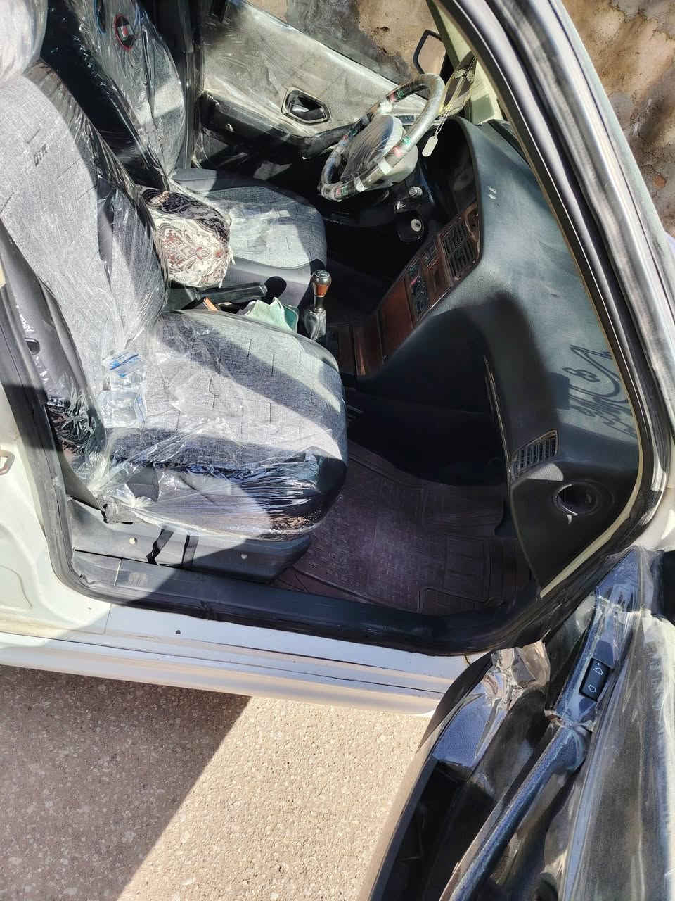 سلام عليكم ورحمة الله 
بيجو بارص 2015 رقم نجف راعيه موجود يريد مداور ب نجف سياره مكفوله من تبديل و ضربه بيه بارد شي قليل مابين بل صوره سياره. محركة ما ملعوب بي تايرات ابو الخطه حداديه قبل سبوعين سويته. دوشمه سستم سماعات كهربائيات كله شغاله التبريد كمبريسر جديد فريز جديد بس اكو ليك ب بل بوري كاعد يسرب غاز. سياره سنتر لوك ريموند . مجرد ارح بيه للدوام وارجع  السعر ٥٦ وبيه مجال جداً بسيط  الله شاهد                  السياره متعوب اعليه 
العنوان نجف الاشرف كوفه فلكة الشهرستاني الرقم *********** رجا.ً المو شراي لا يتصل ويأخرني
