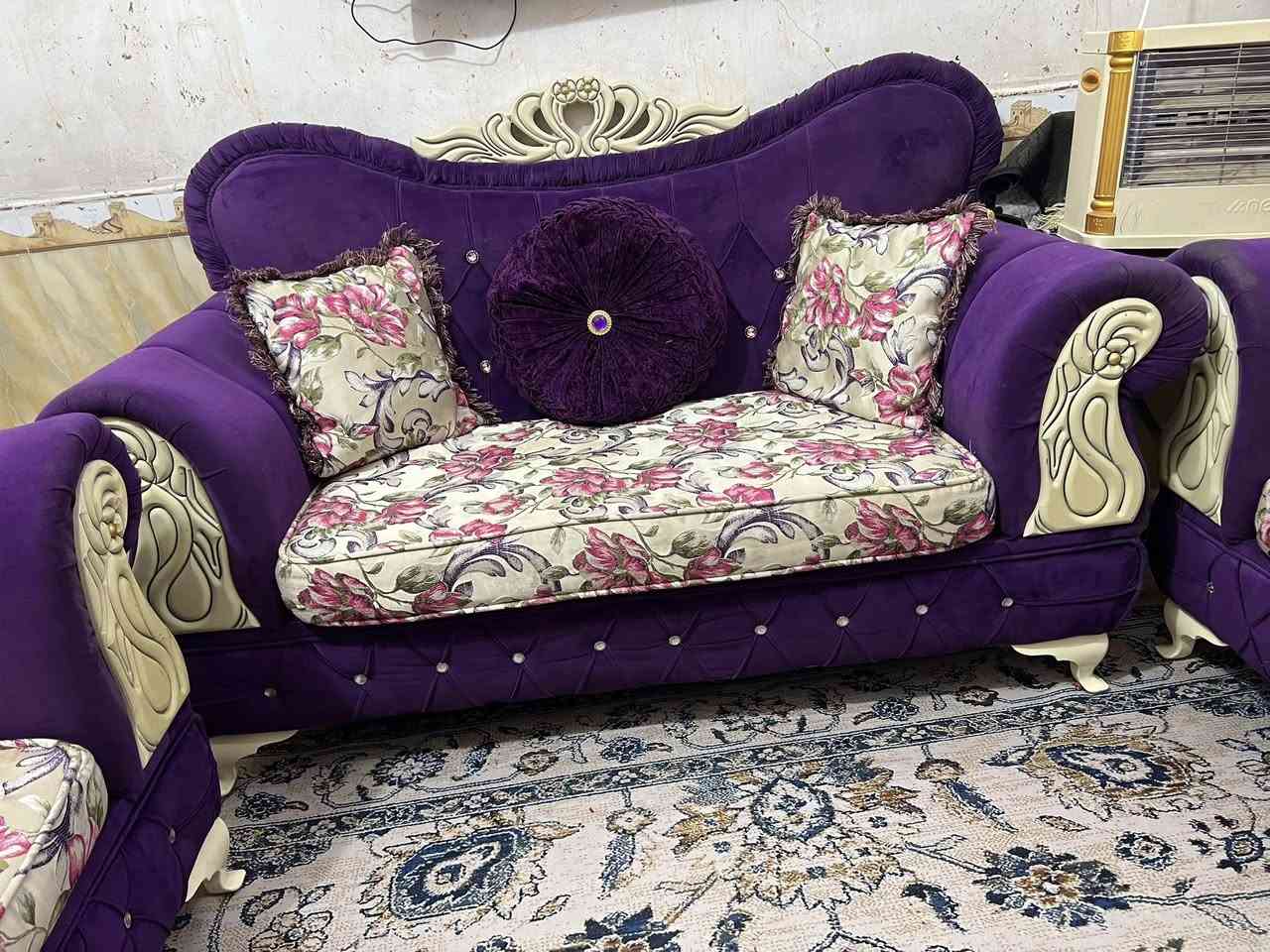 تخم إسفنج مميز الخشب زان اصلي العنوان ناصريه مركز السعر ٥٥٠ الف *********** التخم مكون من خمس قطع
