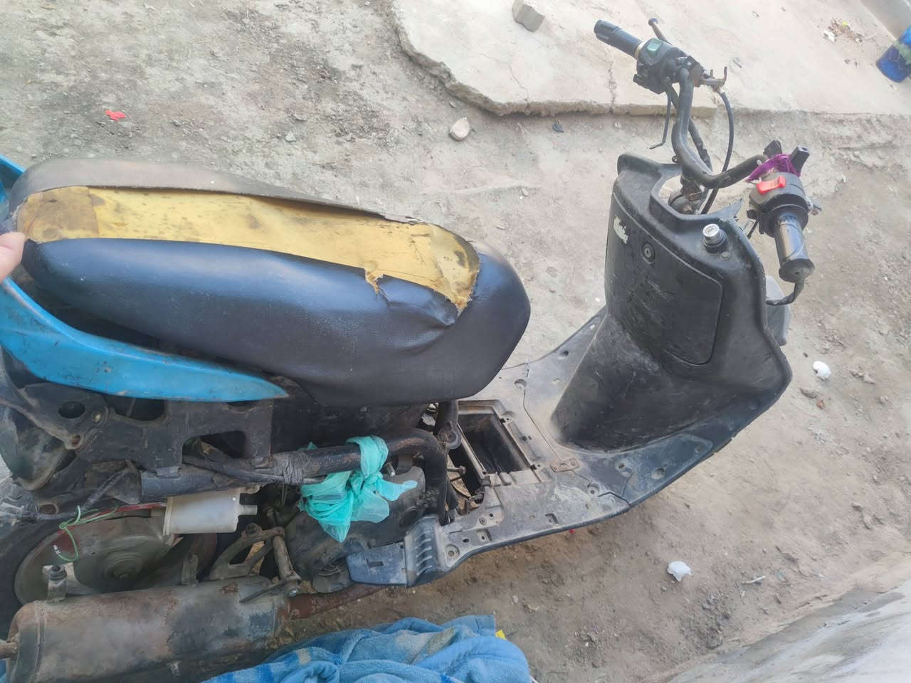 سلام عليكم دراجه شغاله ترايك للبصره ب١٢٥فقط بدون كهربائيات تشتغل هندر ١٢٥الف


**إذا كنت صاحب هذا الإعلان وتريد حذفه لأي سبب، رجاءا أرسل رسالة إلى الدعم الفني**