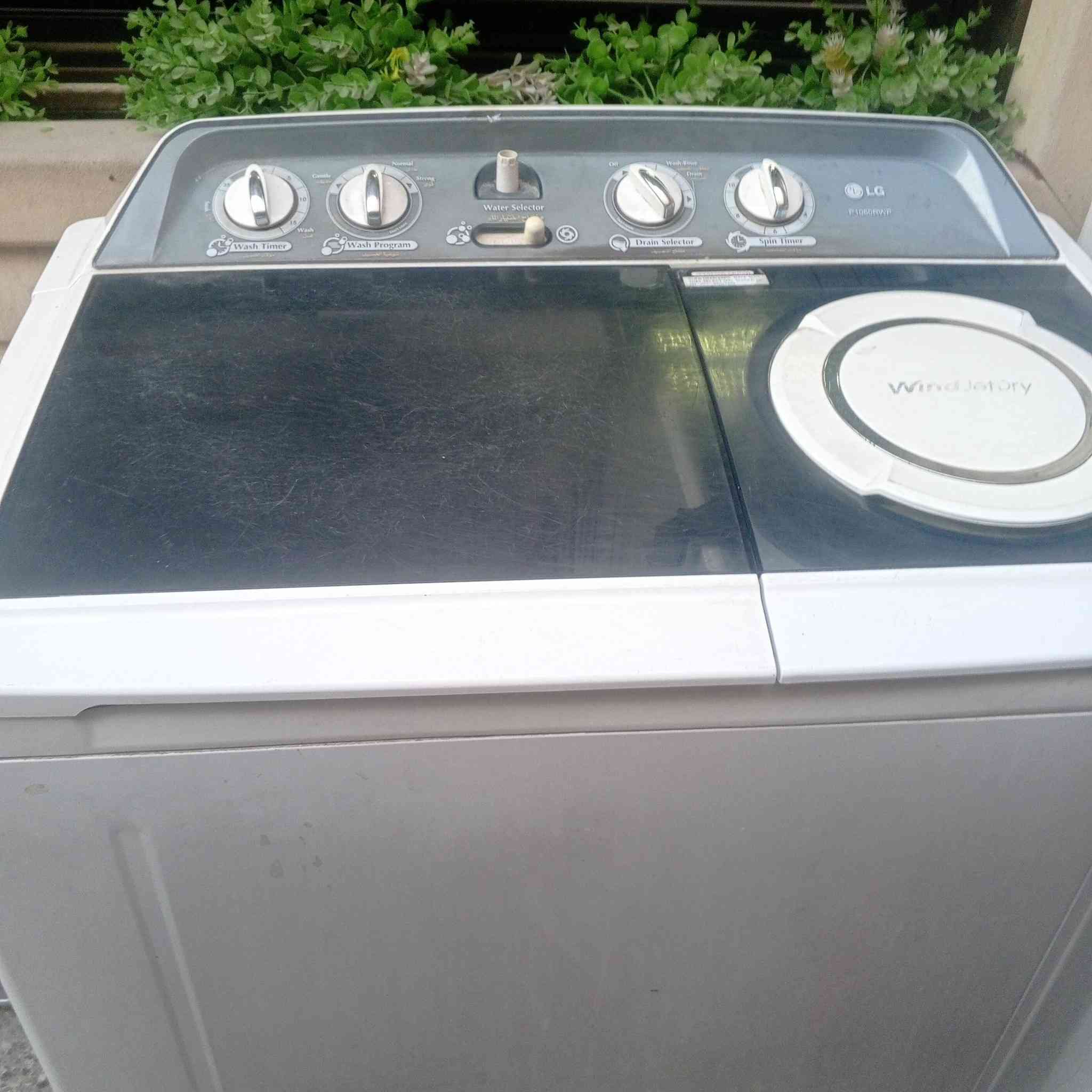 صباح الخير والسعادة عندي غساله كلش نظيفه للبيع سعرها 100وبيها مجال بسيط حك الجيه العنوان حي التراث  قرب كهوه وادي الذئب وهاذا رقمي ***********
