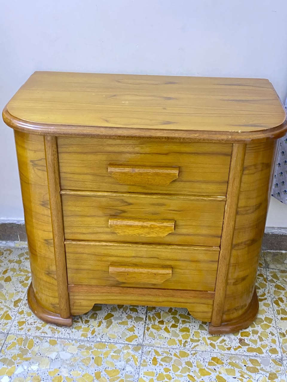 غرفه نوم كامله 6 قطع جديده للاستفسار
+964 770 094 9398
