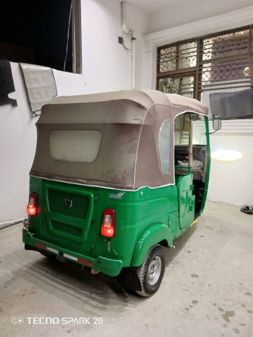 سلام عليكم 
تكتك للبيع موديل 2022شهر 10 قطره صبغ مابيه مرقمه سنويه بسمي تحويل ثاني محرك سبانه ممدون عليه محرك مكفول تخم تاير جديد رصعه خفيفه كلش بل غد مبينه تكتك مال جناي ونضافه كدام عينك العنوان بغداد الدوره السعر خاص *********** واتساب وتواجد فقط
