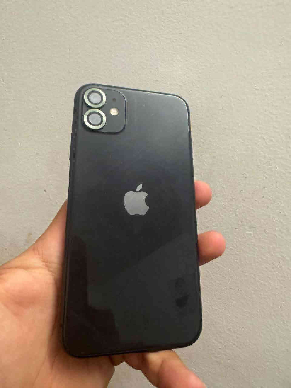 سلام عليكم شباب ايفون 11 العادي البيع البطاريه 77 وبصمه الوجهه واكف لا مبدل شاشه ولا طاب مصلح السعرر 190 بكاني بغداد سبع قصور الرقم واتساب متواجد ***********
