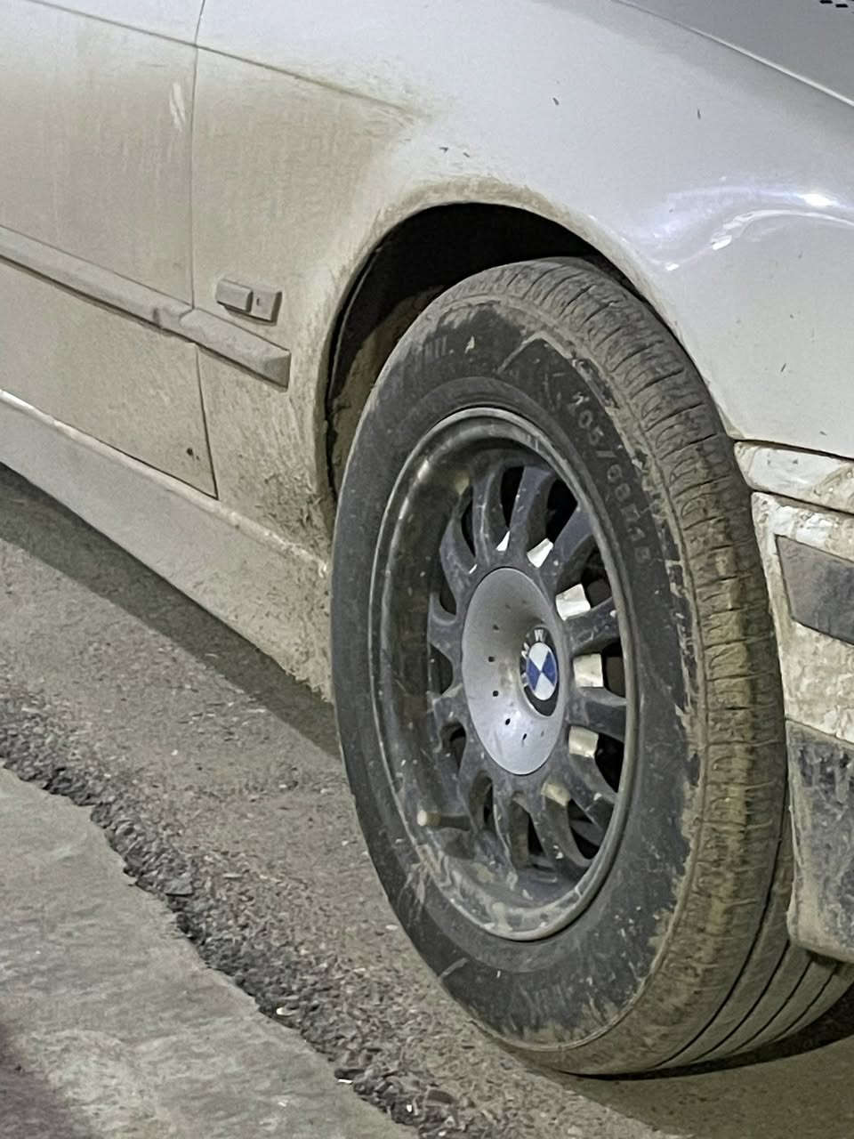 السلام عليكم اول شي اعتذر السيارة كله وسخه + عندي هذا تخم الويل للبيع حجم15بدون عواج بدون فطر وكسر مكفول من كلشي 
تريد بس الويل سعره150الف 
تريده ويه تايراته سعرهن275 تايراته بلجيس يشهد الله قبل اسبوع مبدلهن


**إذا كنت صاحب هذا الإعلان وتريد حذفه لأي سبب، رجاءا أرسل رسالة إلى الدعم الفني**