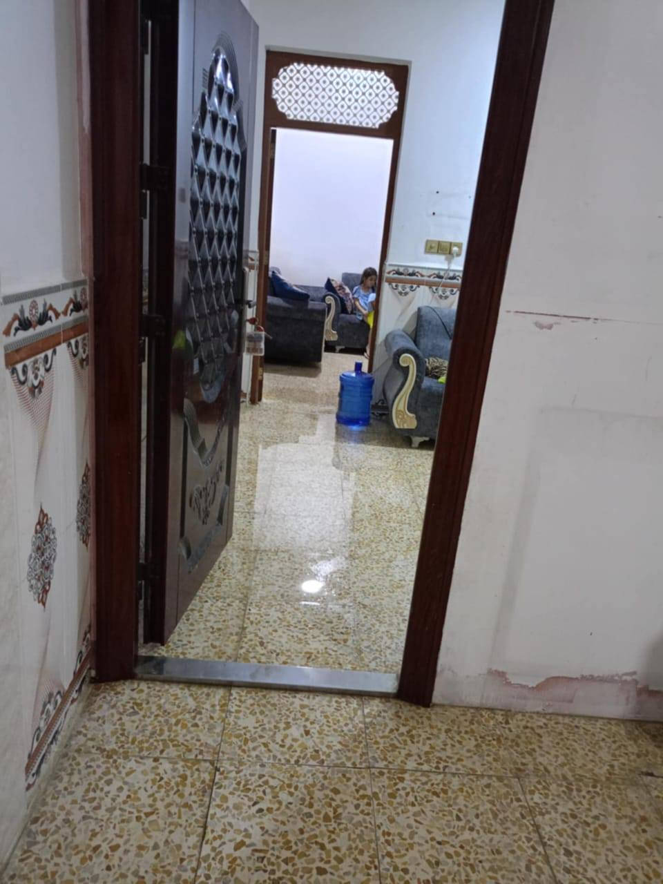 للأيجار بدووووون وسيط 
من المالك مباشرة 
بيت جديد ونظيف 
مساحة 50 متر النداء
 خلف ملعب النجف طابقين 
جميع الخدمات قريبه ومتوفره
 مياه كهرباء انترنت مدارس أسواق.
***********
