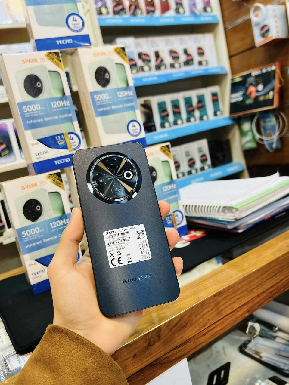 نقدم لكم جهاز سبارك 30C من شركة TECNO
جهاز يجمع بين التصميم الأنيق، الأداء القوي، والاعتمادية بالاستخدام اليومي 📱✨
بقسط شهري 13,000 آلف فقط 🔥😉

المواصفات:
▪️ ذاكرة داخلية: 256GB
▪️ رام: 8GB لأداء سريع واستجابة عالية
▪️ مقاوم للماء، الغبار، والصدمات

📍 متوفر الآن في محلنا والكمية محدودة
📩 للحجز والاستفسار. 
***********
