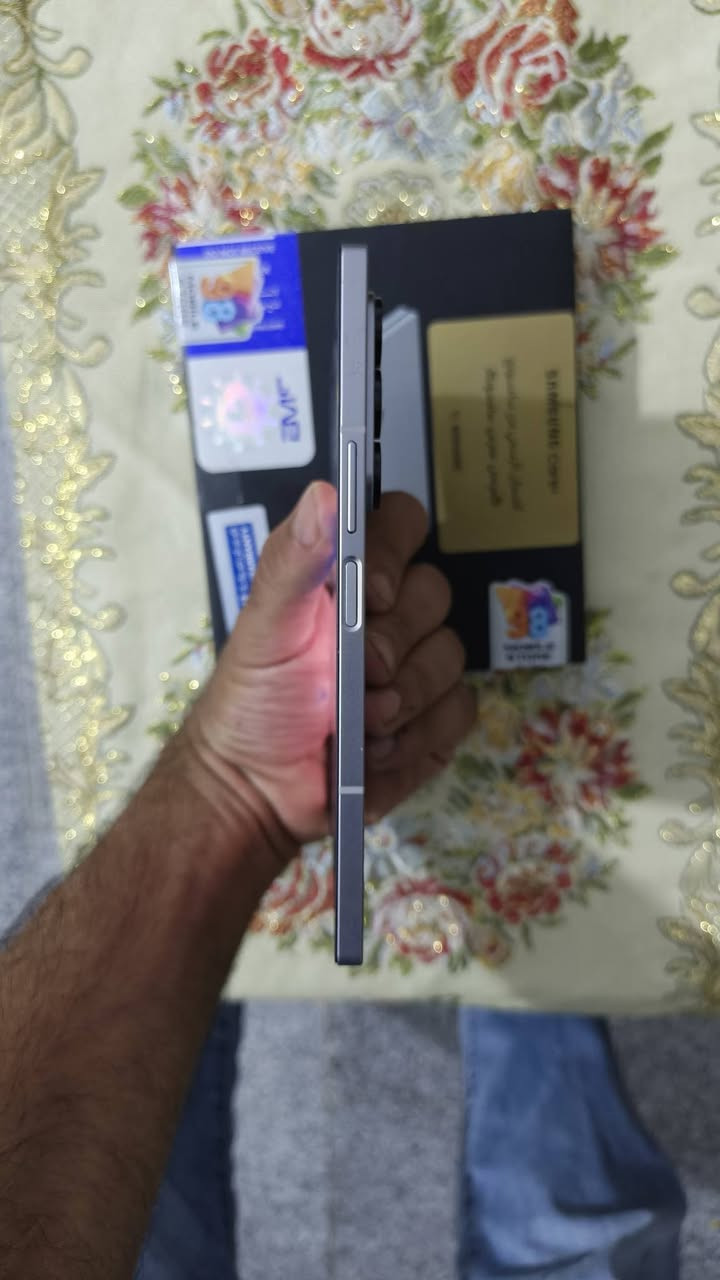 Galaxy Z Fold6 عندي موبايل ذاكرة 256 ضمان عين الفهد  سعره مليون وبي مجال 
وعندي ايباد 10 ذاكرة 64 بطاريته 96 ويا كارتون فقط سعره 350 وبي مجال قليل  
بغداد ***********
