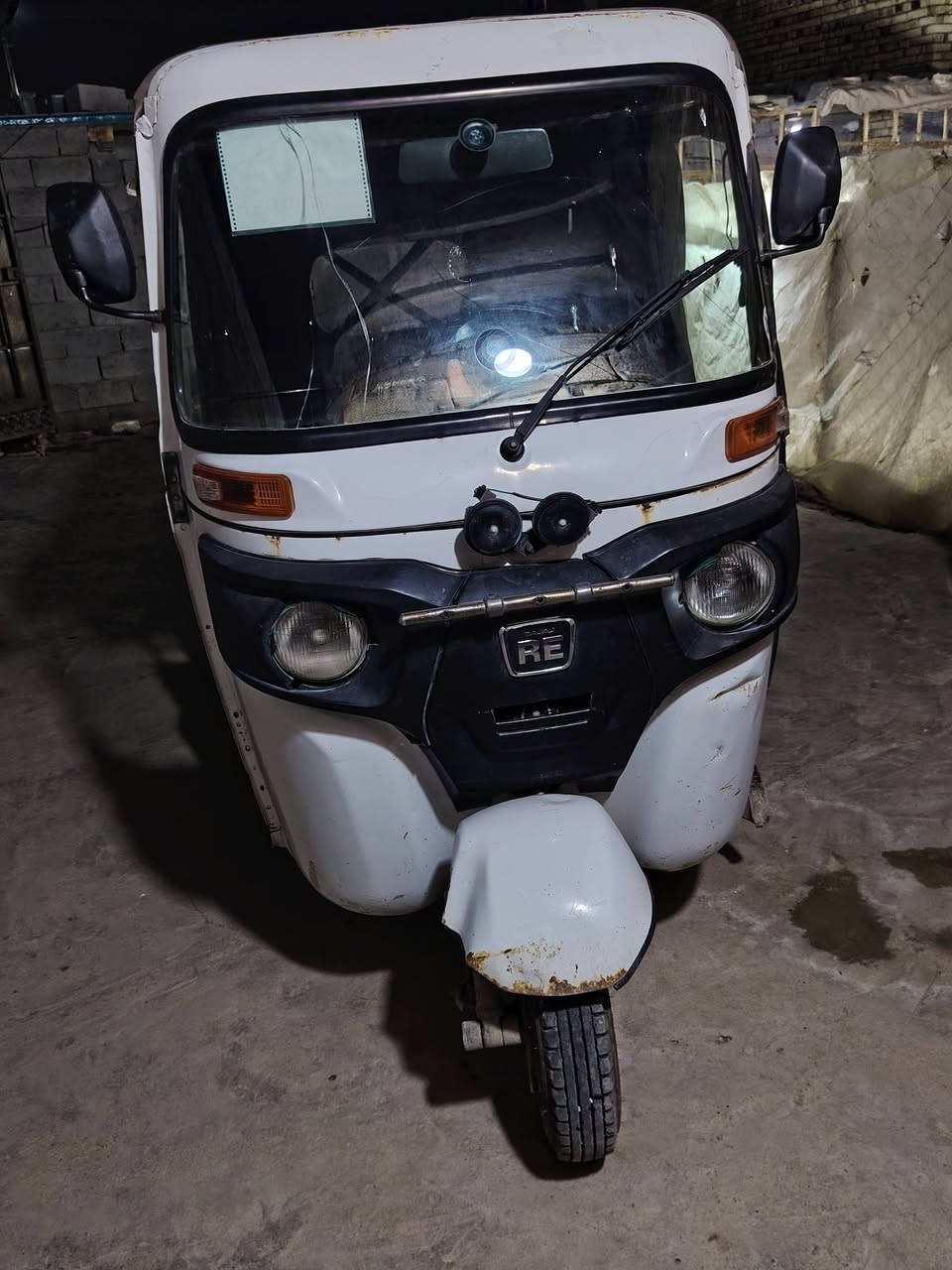 السلام عليكم شباب متاح تكتك مديل ٢٠ شهر السابع اوراق التكتك جاهزه كهربائيات ومكينه بس يرادلها شويه ترتيب بل حداديه والكشره السعر ٤٨٠٠ مكاني العماره وهاذ رقمي ***********
