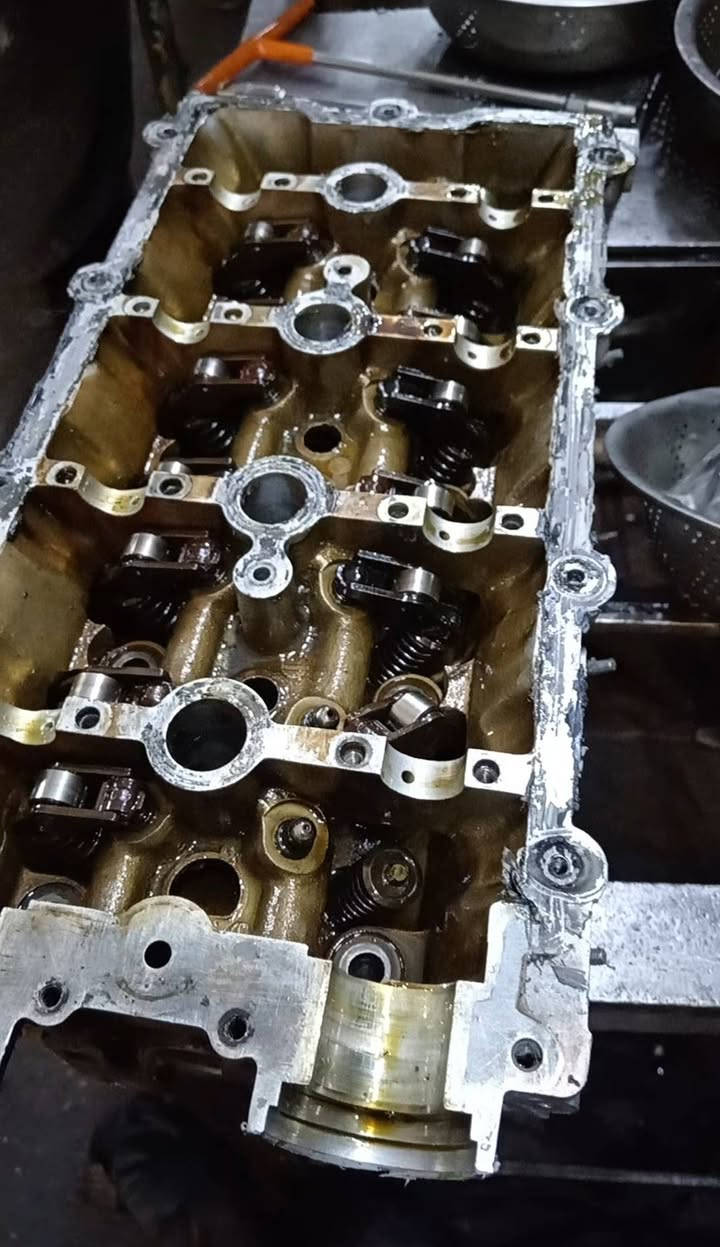 السلام عليكم ورحمة الله. A5 صاحبها مبدللها كازكيت وراها بفتره جابلياها معوجه ولفات والسبب ضاغطه مو اصليه شاديله هاي من غير الشغل التلزيك براغي الكام شفت مكطمه ونصهن مسحكه ويمنه ان شاء الله ماكو شي صعب رجعت الامور طيبه
مركز سمارت إنجن 
بغداد الدورة شارع 60 قرب افران اليسر
*********** _ ***********
