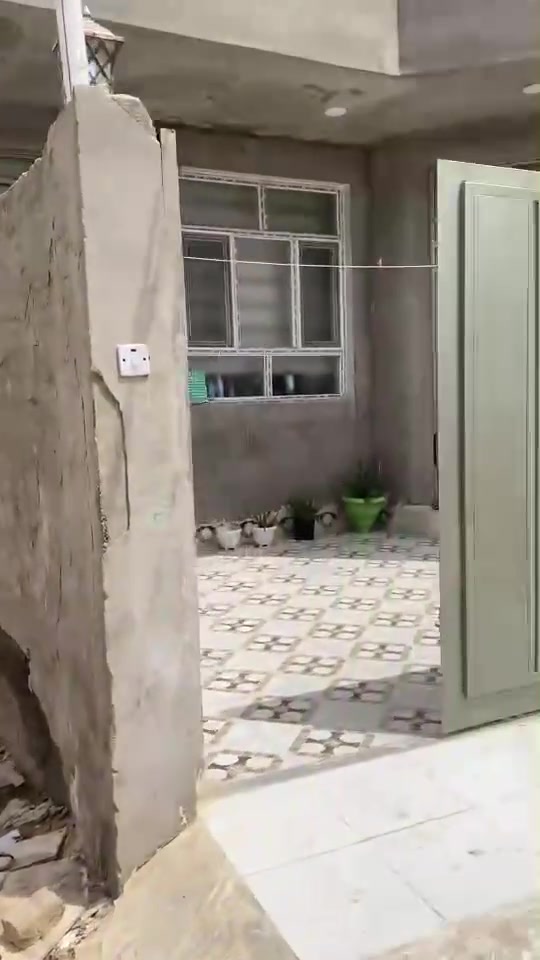 بيت للبيع مساحه ١٦٥ م
طابو زراعي سند ٢٥ 
طريقه شريفه جديد قريب ع شارع ١٠٠ 
اتصال ع رقم ***********
