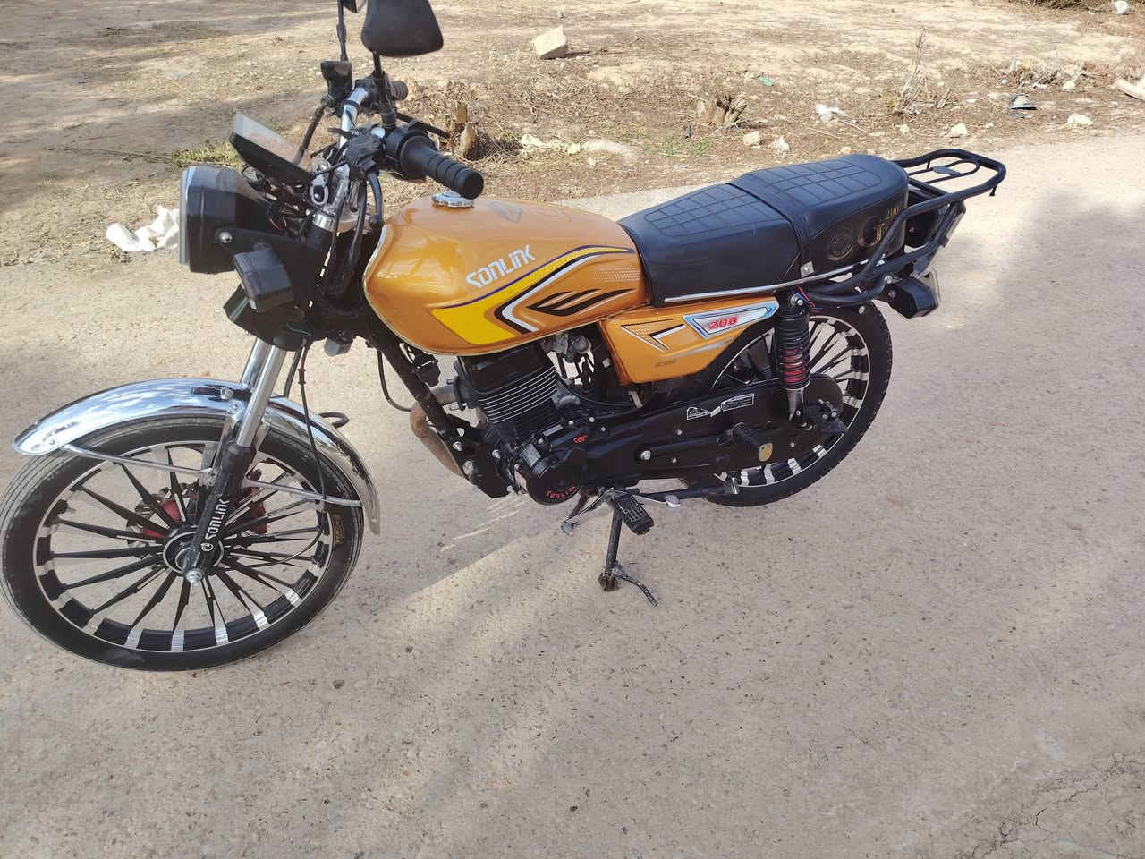 للبيع دراجة سيفان موديل ٢٥ دراجه جديدة مابيه اي نقص محرك ضاغطه وزنجيل حجم 200 مكفولة من كلشي كهربائيات كله فول اوراق كارتونيه ومنفيس فقط بدون كمرك مكان بغداد المدائن سلمان باك سعر ٨٧٥ وبيه مجال قليل للاستفسار *********** واتساب الموشراي لايتصل ولا يعلق لحد يكسر بحلال العالم
