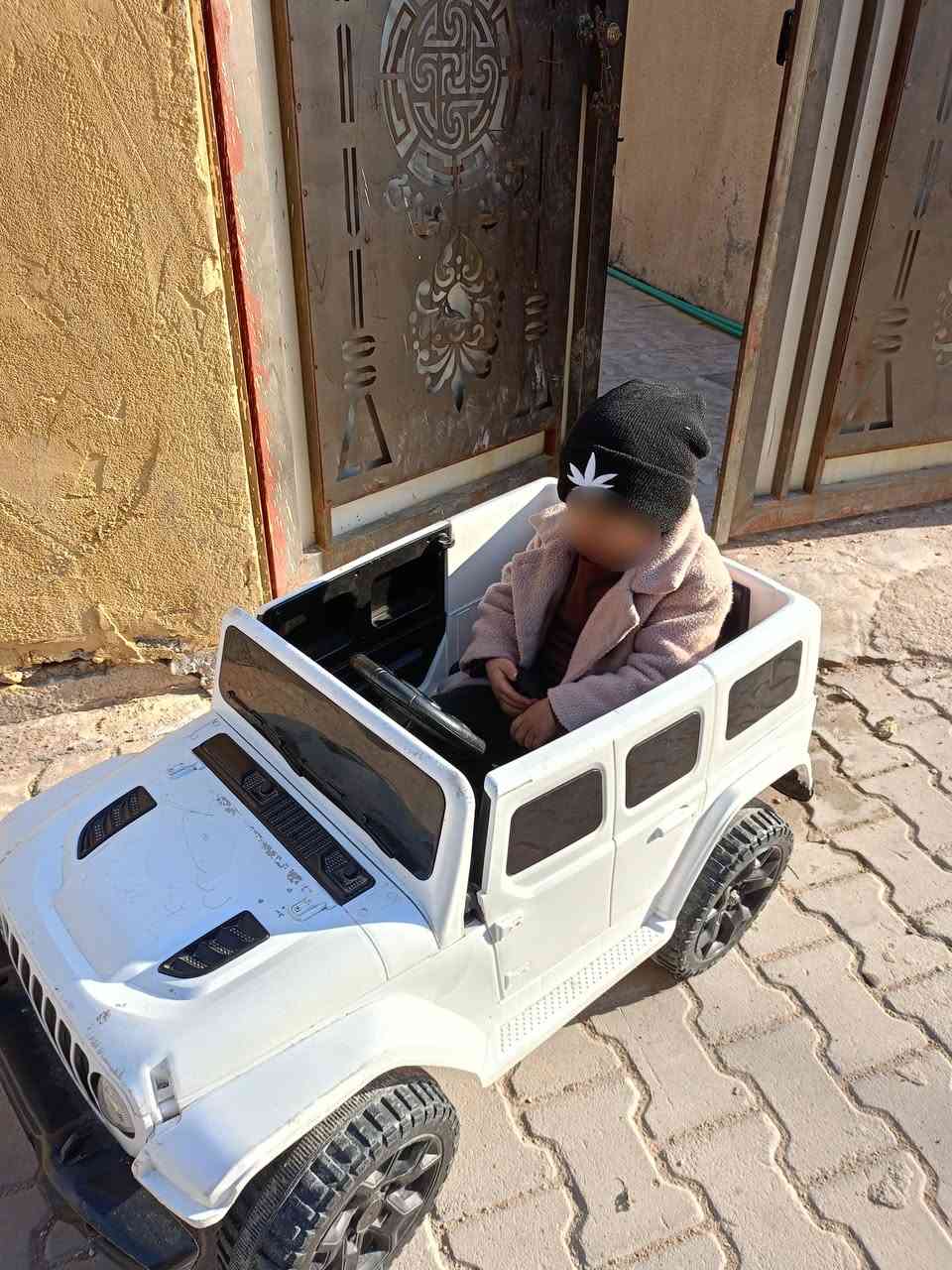 سيارة اطفال للبيع تصعد عمر جبير ناقصهه شاحنة للباتري رايدهه 50 وبيهه مجال بسيط للاتصال***********
